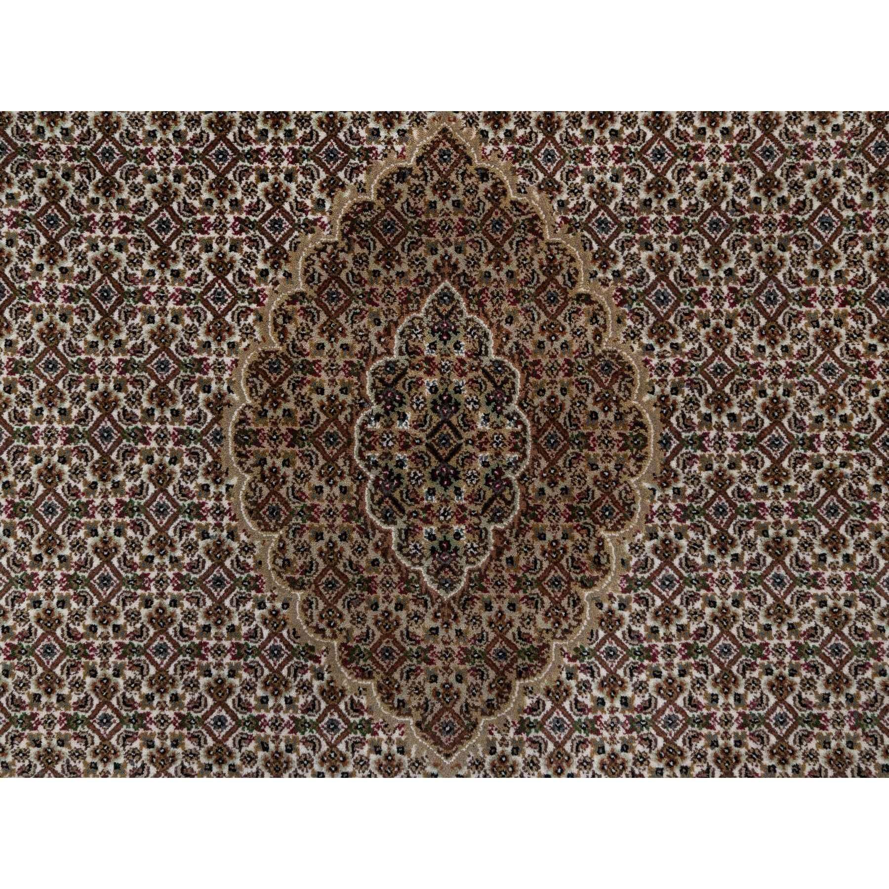 Hand-Knotted 6'x6' White Pure Wool Tabriz Mahi with Fish Design Hand Knotted Round Rug For Sale