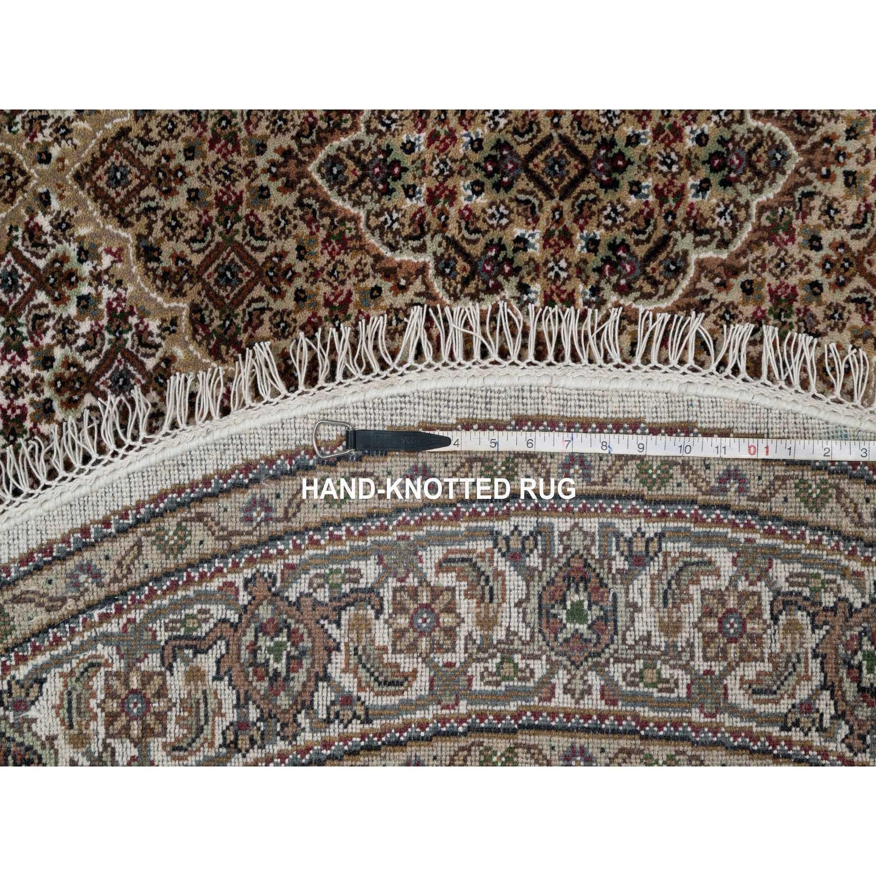 6'x6' White Pure Wool Tabriz Mahi with Fish Design Hand Knotted Round Rug For Sale 1