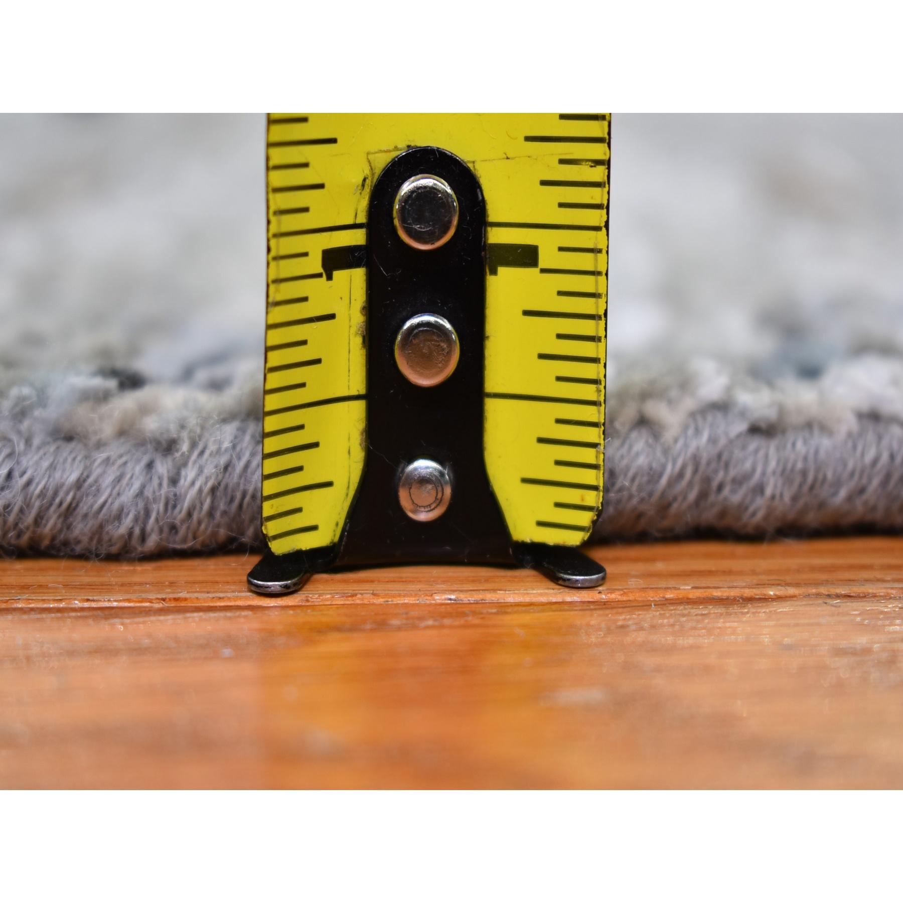 XXIe siècle et contemporain 6'x6' Wool Denser Weave Persian Knot with Abstract Design Round Rug en vente