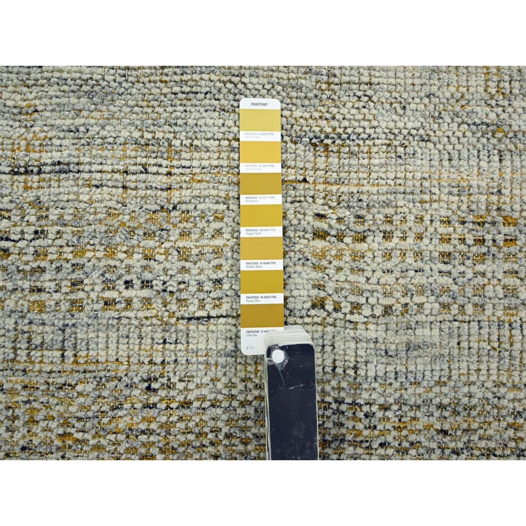 Indian 6'x6' Yellow Hand Knotted Oxidized & Distressed Grass Design Wool Round Rug For Sale