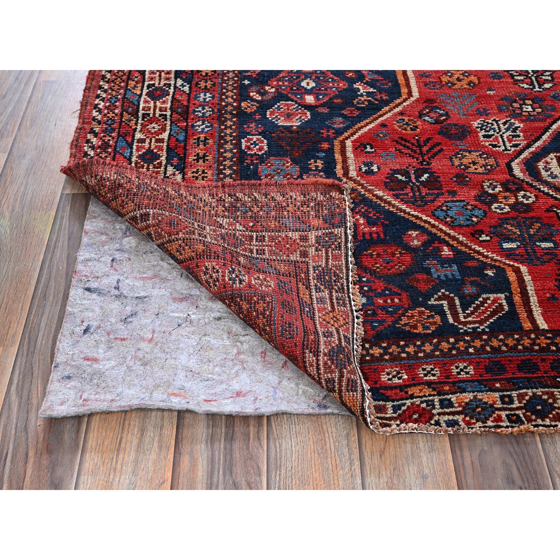 6'x7' Rubinroter persischer Qashqai-Teppich aus reiner Wolle, handgeknüpft, Vintage (Böhmisch)