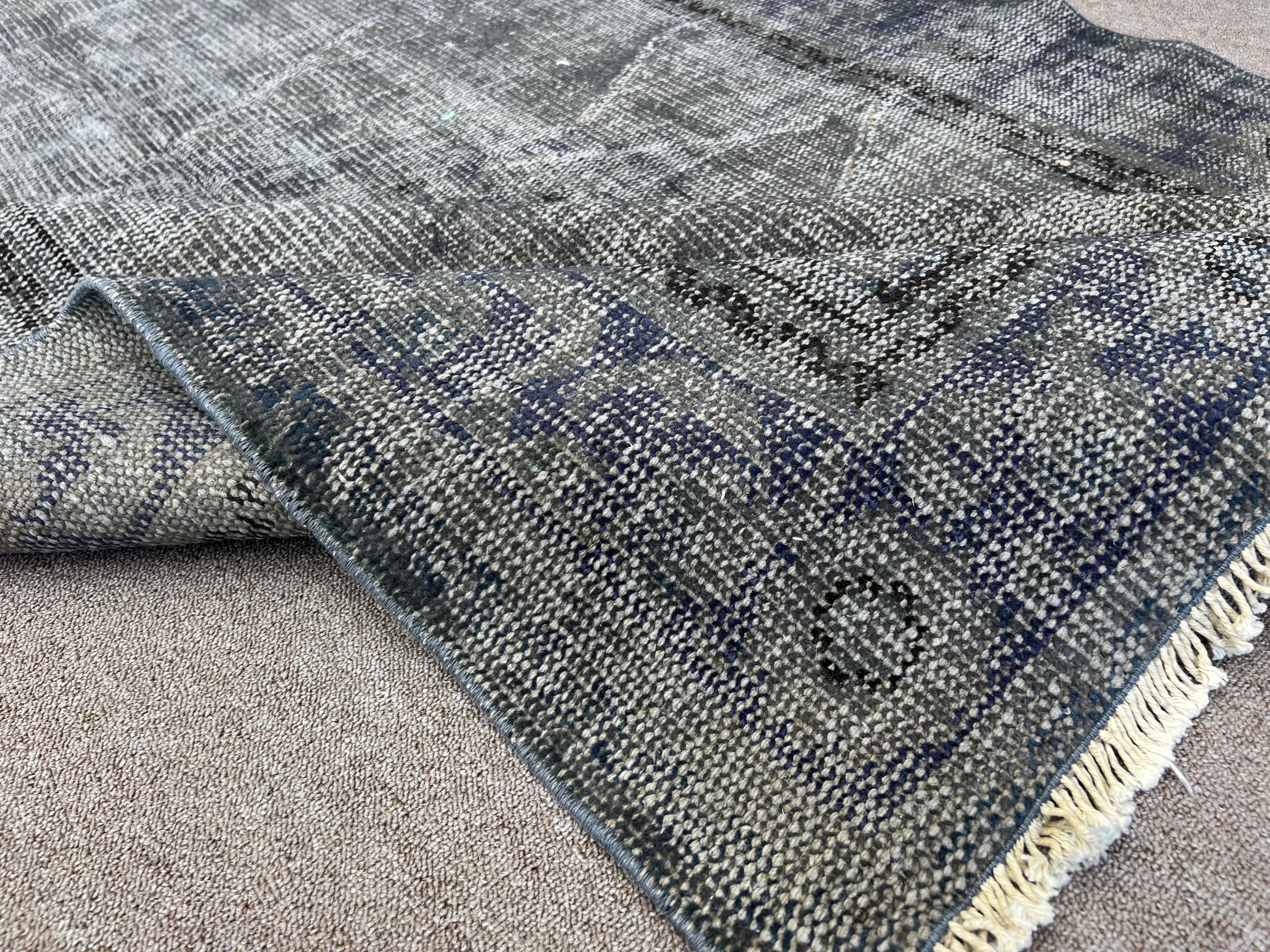 6x7.8 Ft Vintage Handmade Turkish Area Rug in Gray & Brown for Modern Interiors For Sale 5