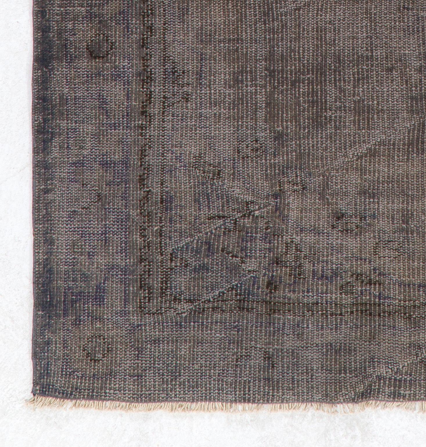 6x7.8 Ft Vintage Handmade Turkish Area Rug in Gray & Brown for Modern Interiors In Good Condition For Sale In Spring Valley, NY