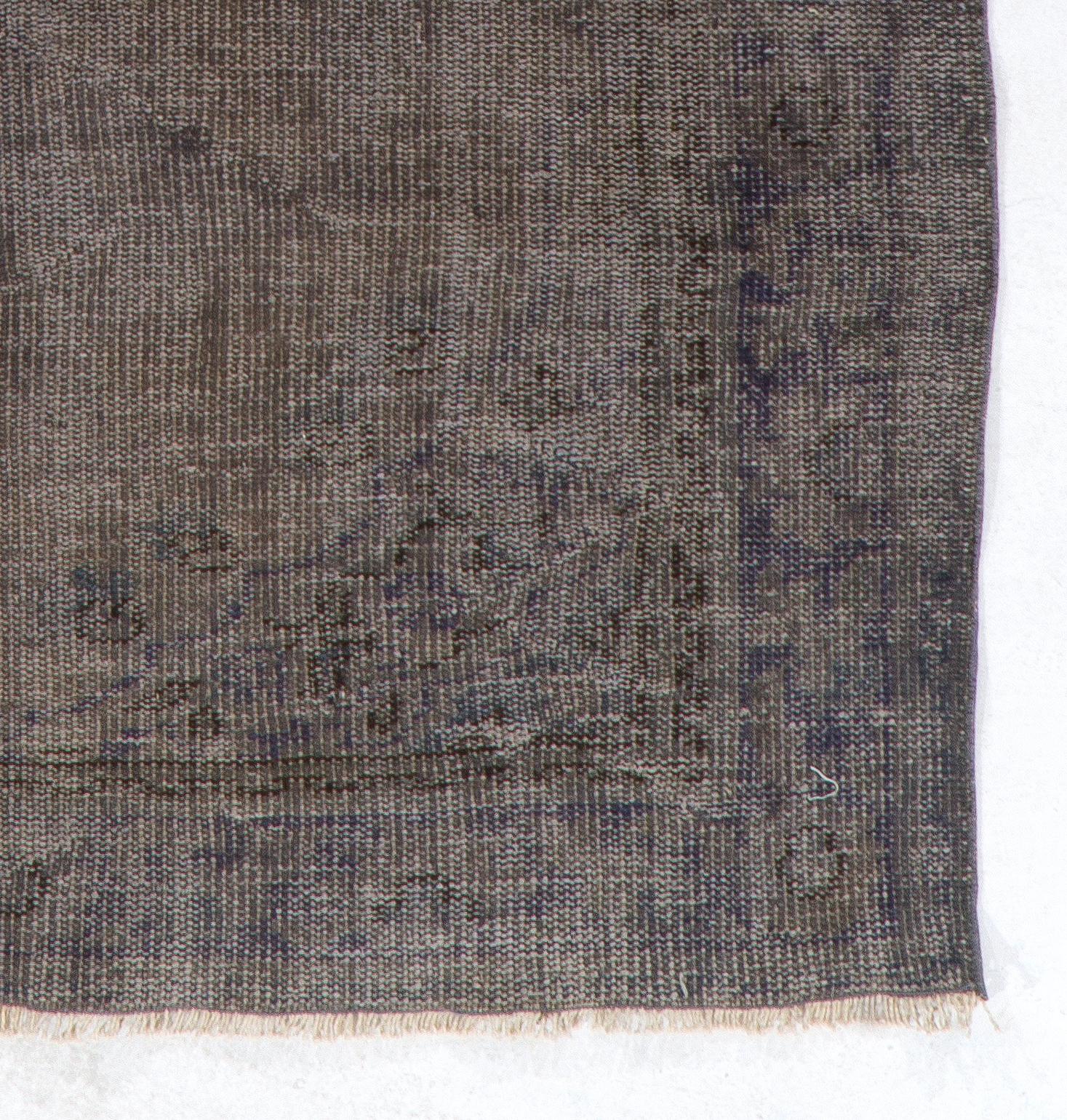 6x7.8 Ft handgefertigter türkischer Vintage-Teppich in Grau & Braun für Moderne Inneneinrichtung (Mitte des 20. Jahrhunderts) im Angebot