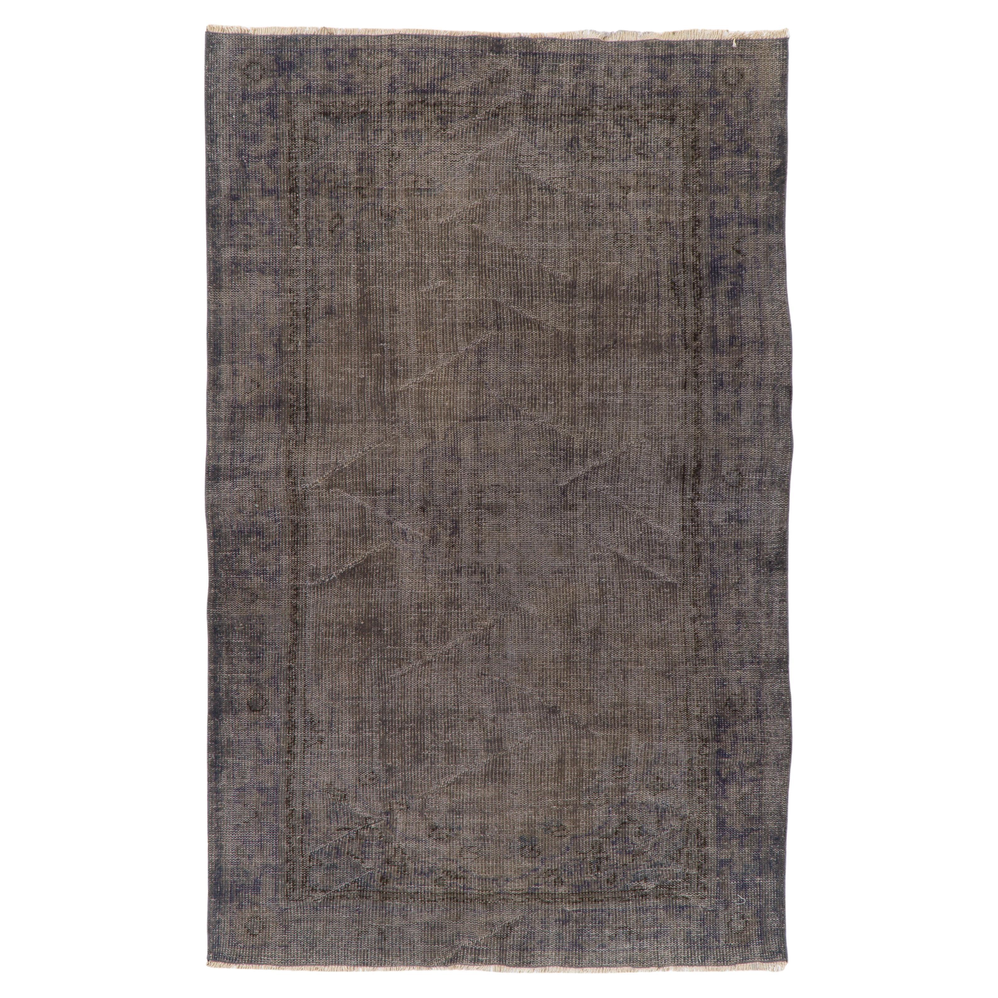 6x7.8 Ft handgefertigter türkischer Vintage-Teppich in Grau & Braun für Moderne Inneneinrichtung im Angebot
