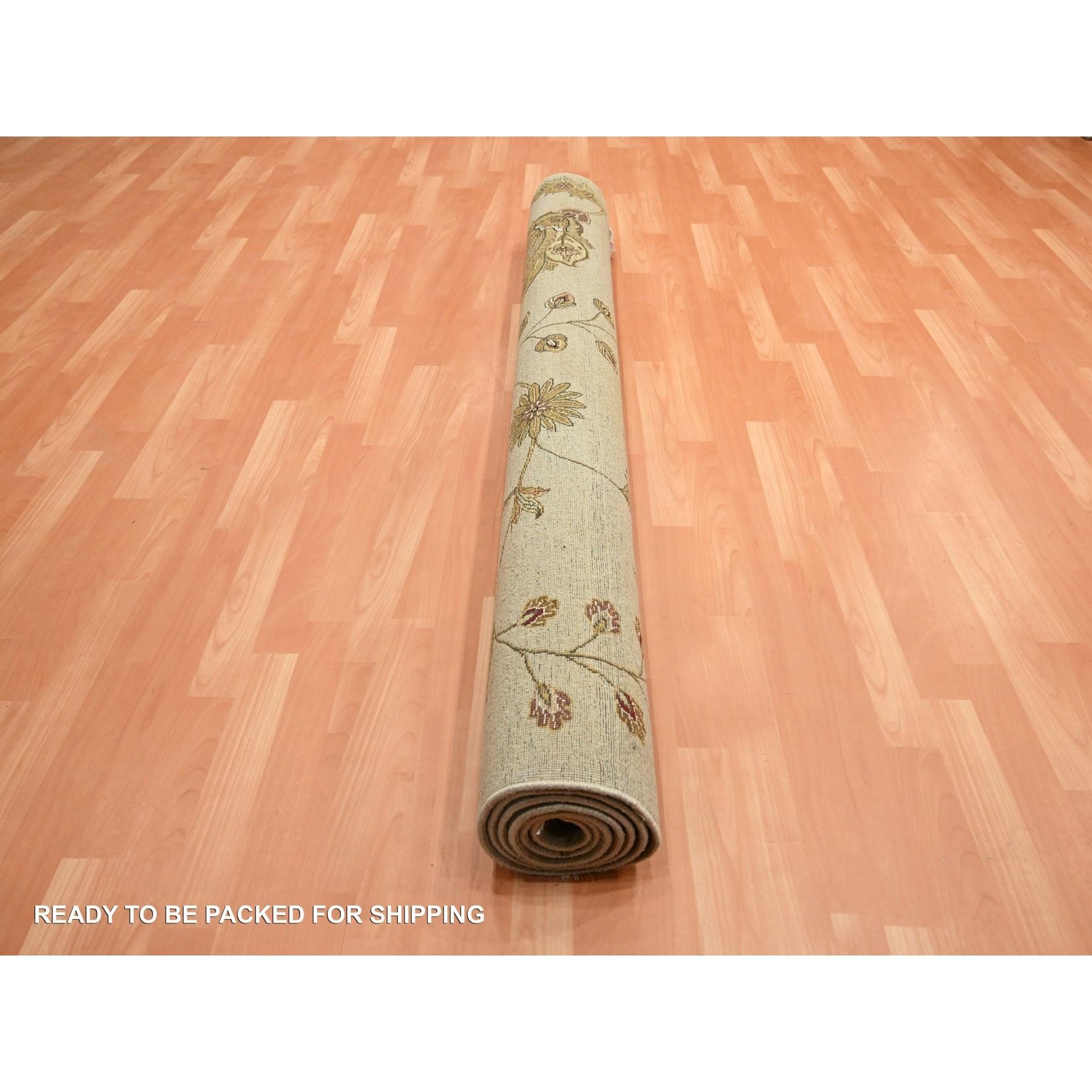 Tappeto marrone ecrù metà lana e metà seta con disegno botanico annodato a mano 6'x8'10