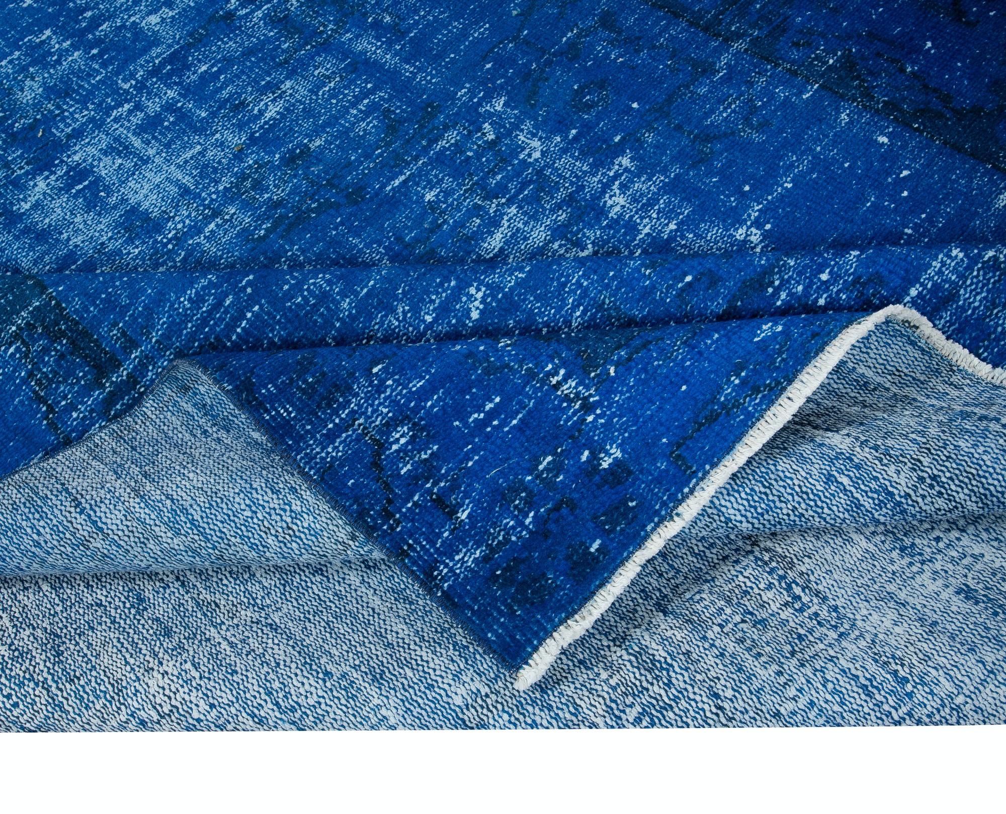 Turc 6x8.4 Ft Tapis en laine turque fait à la main en bleu uni 4 Modern Interiors en vente