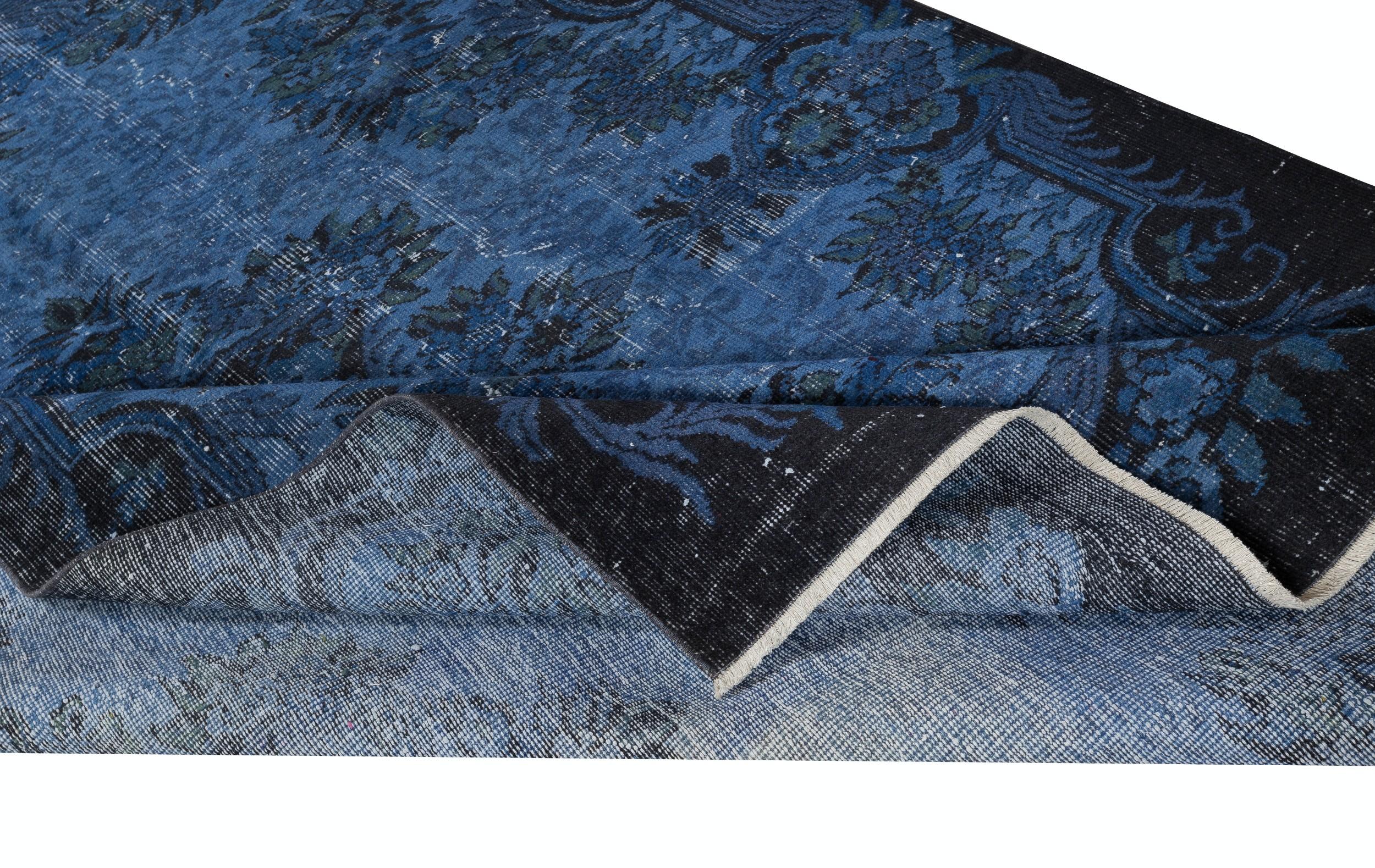 Moderno Tappeto in lana blu 6x8.5 Ft per interni contemporanei, fatto a mano in Turchia in vendita