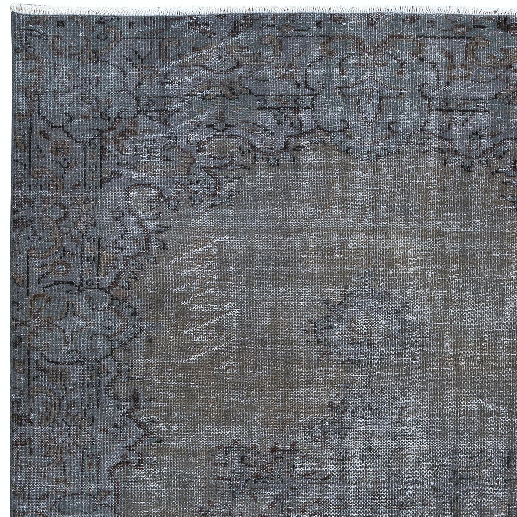 Hand-Woven 6x8.5 Ft Gray Modern Area Rug with Medallion, Handknotted in Isparta, Turkey For Sale