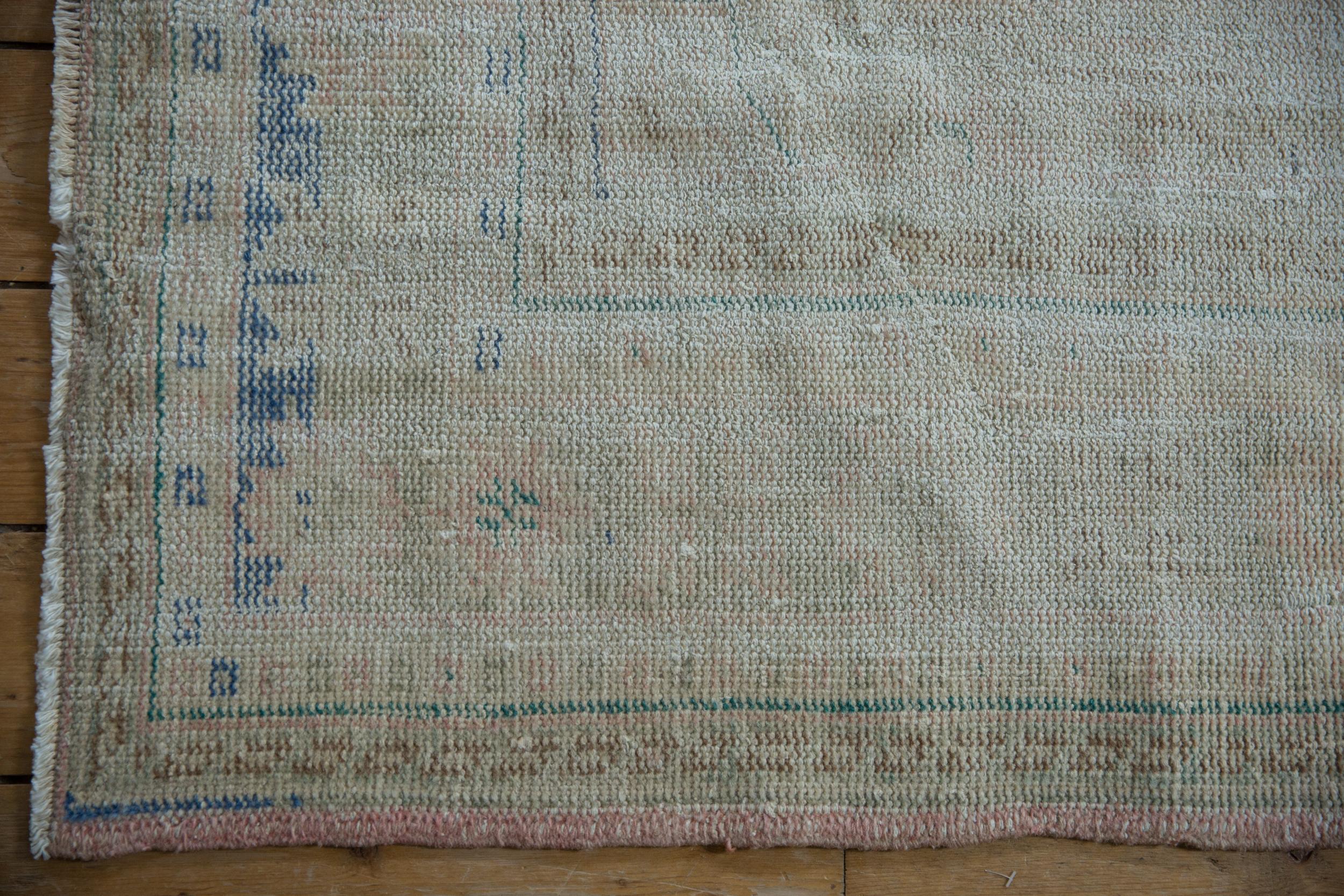 Vintage Distressed Oushak Teppich (Mitte des 20. Jahrhunderts) im Angebot