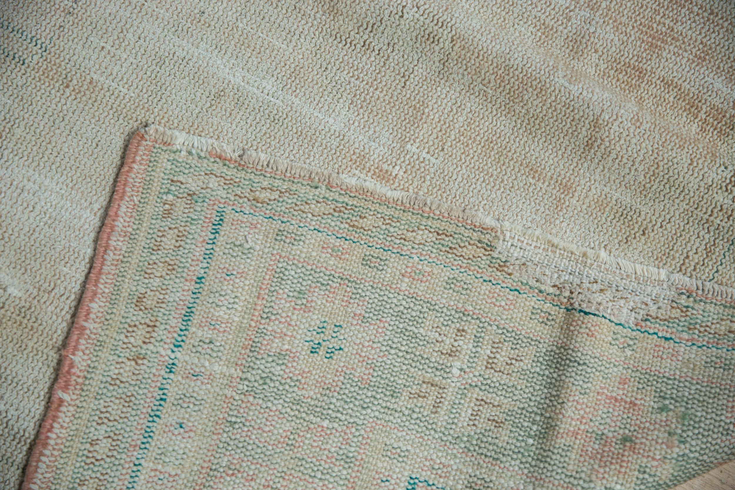 Vintage Distressed Oushak Teppich im Angebot 2