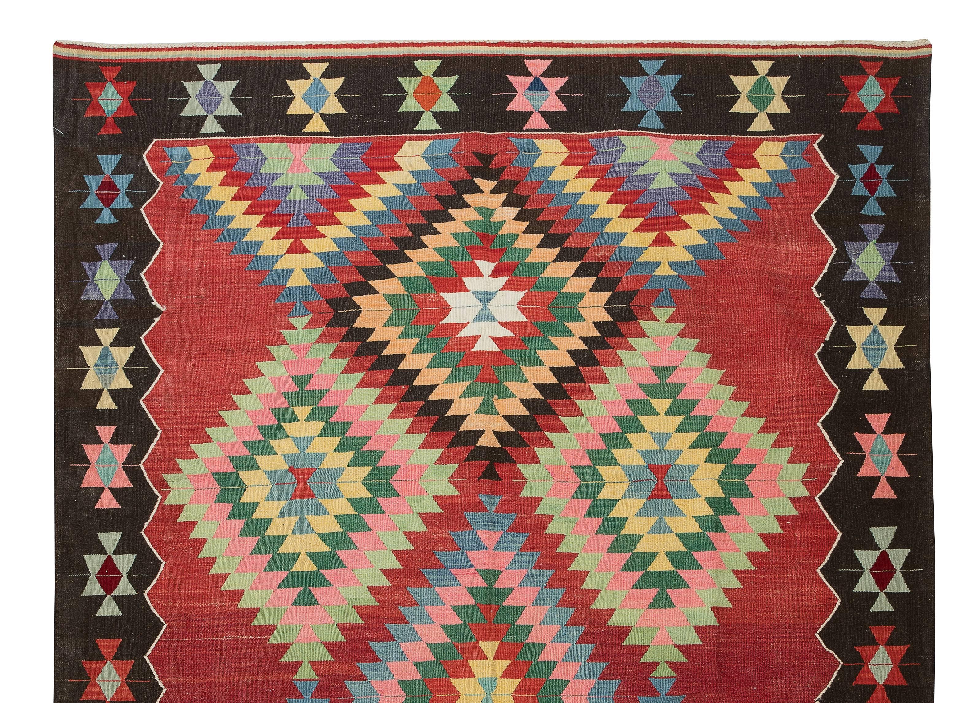 Tissé à la main 6x8.7 Ft Colorful HandWoven Vintage Turkish Wool Kilim Rug with Geometric Design en vente