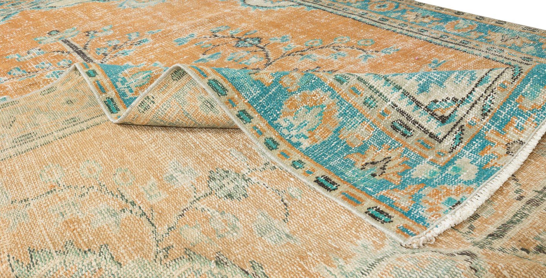 Dekorativer handgeknüpfter türkischer Vintage-Teppich mit Medaillon-Design, 6x8.7 m (Oushak) im Angebot