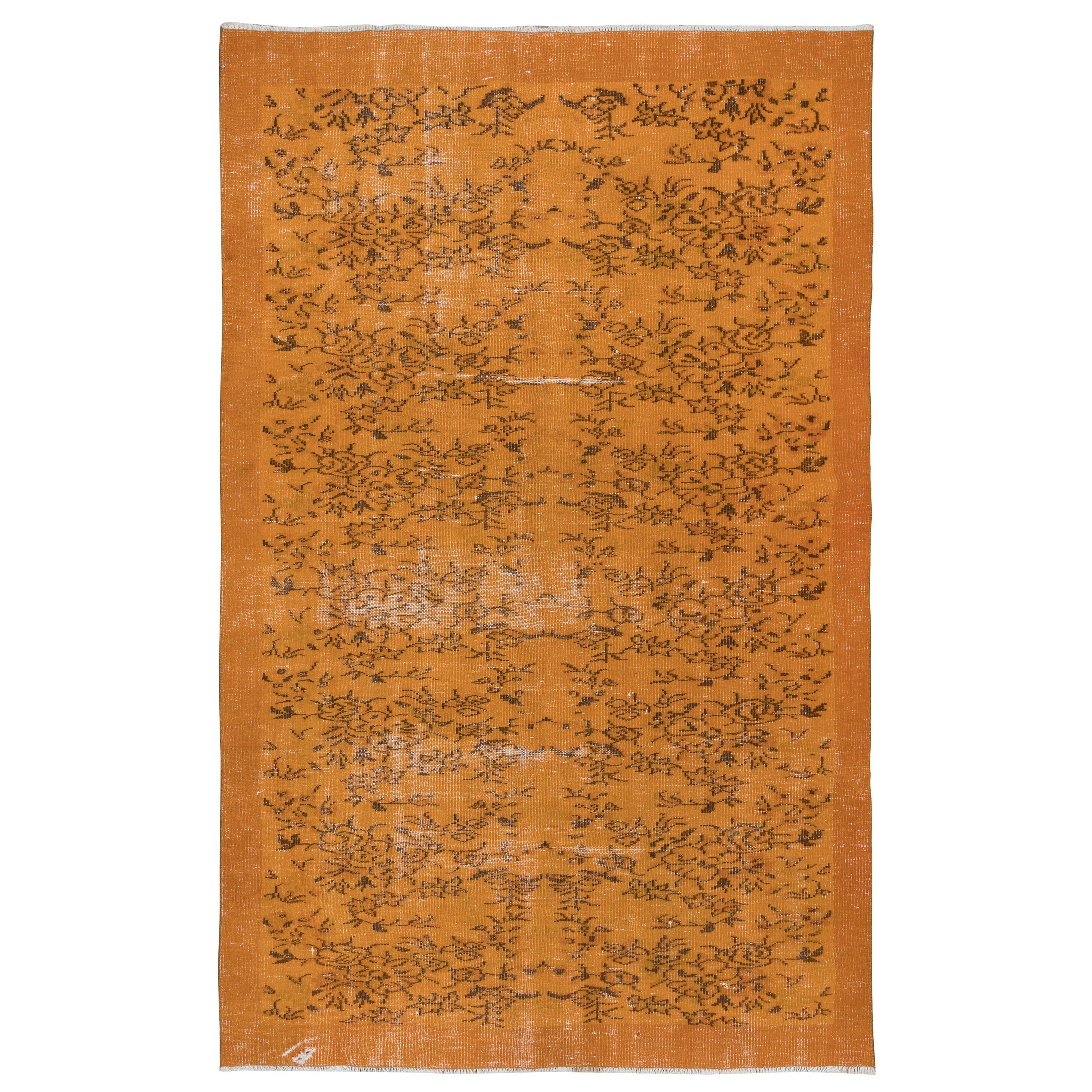 Tappeto turco fatto a mano 6x8.8 Ft in arancione, ideale per ambienti moderni in vendita