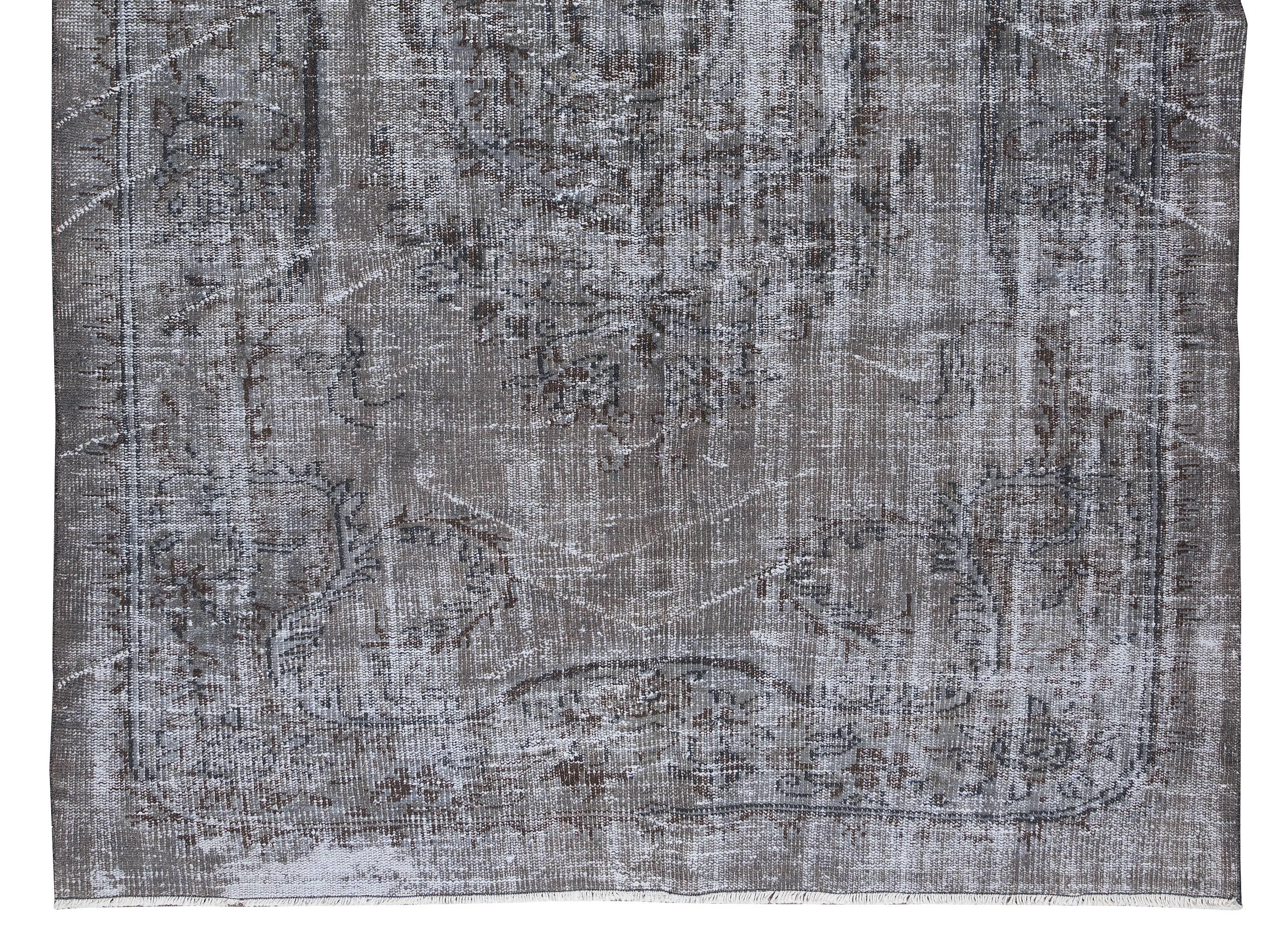 Vintage Distressed Rug in Gray for Modern Interiors, Handmade in Turkey In Good Condition For Sale In Philadelphia, PA
