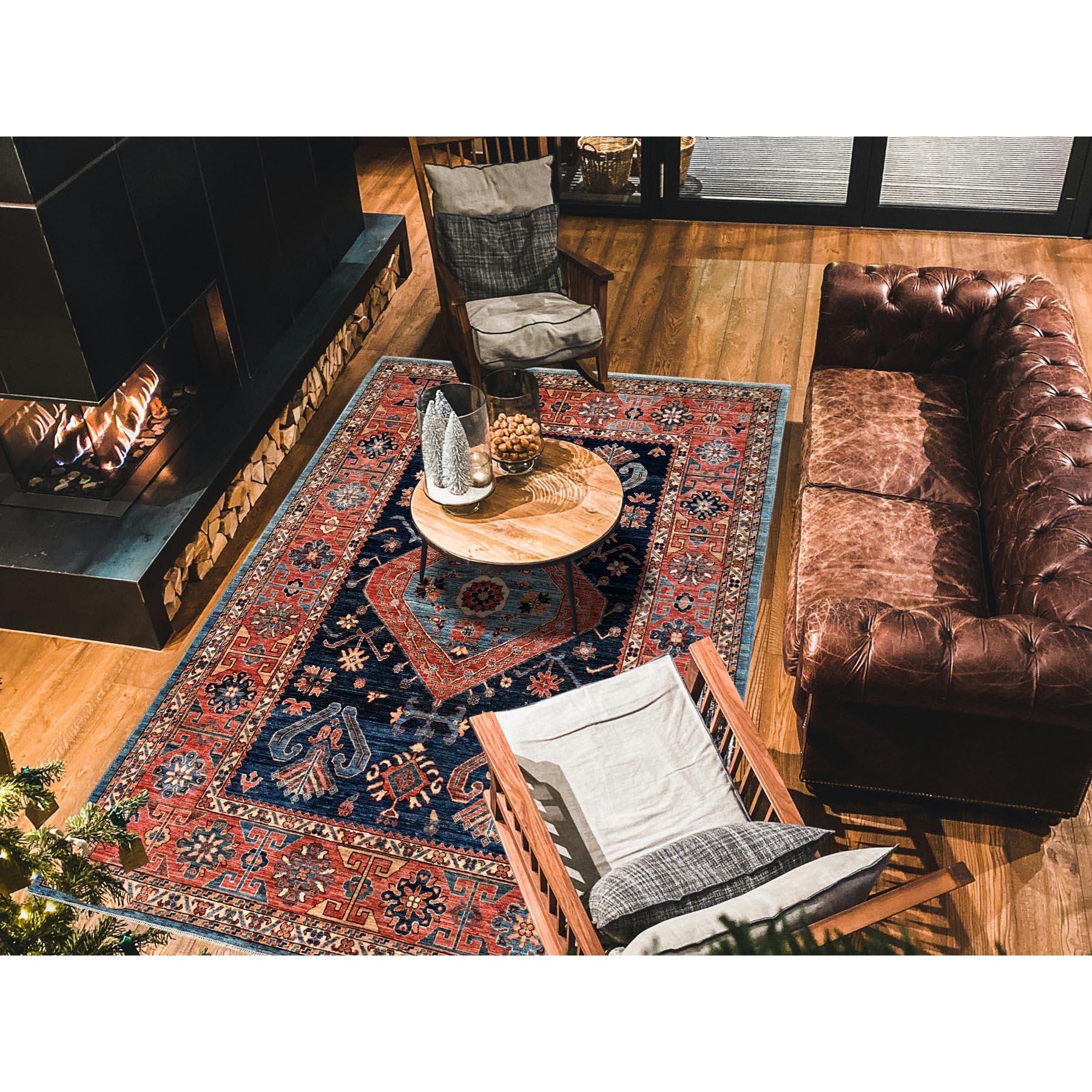Blu notte, Collezione Aryana, Disegno Bakshaish con medaglione geometrico, Tinture vegetali, Vello morbido, Lana di alta montagna, Annodato a mano, Tessuto fitto, Tappeto orientale
Materiali primari: Lana
Lattice: No Pile 
altezza: 0,25