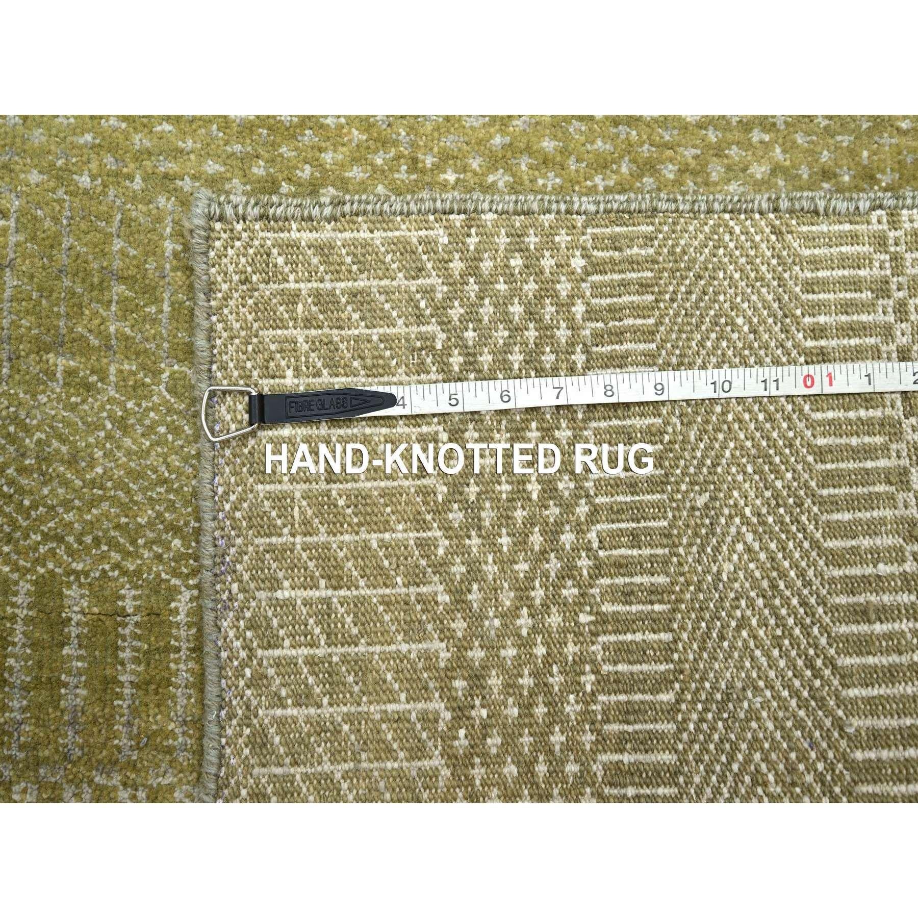 Tappeto in lana e seta annodato a mano con disegno dell'erba, di colore marrone, 6'x8'9