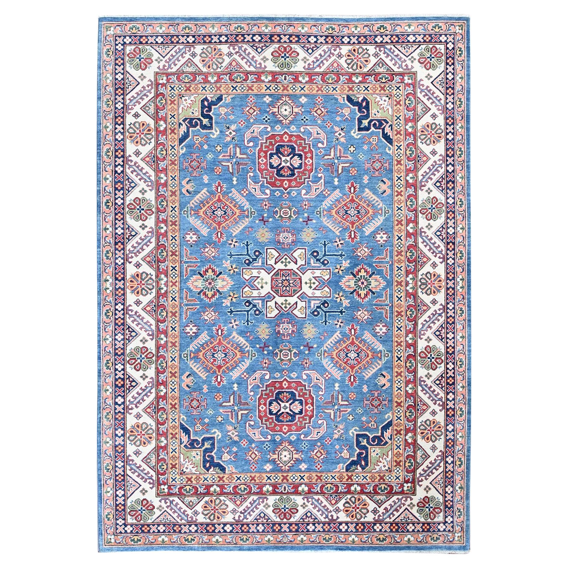 Tappeto orientale in lana annodato a mano 6'x8'9" Carolina Blue Kazak con motivo tribale in vendita