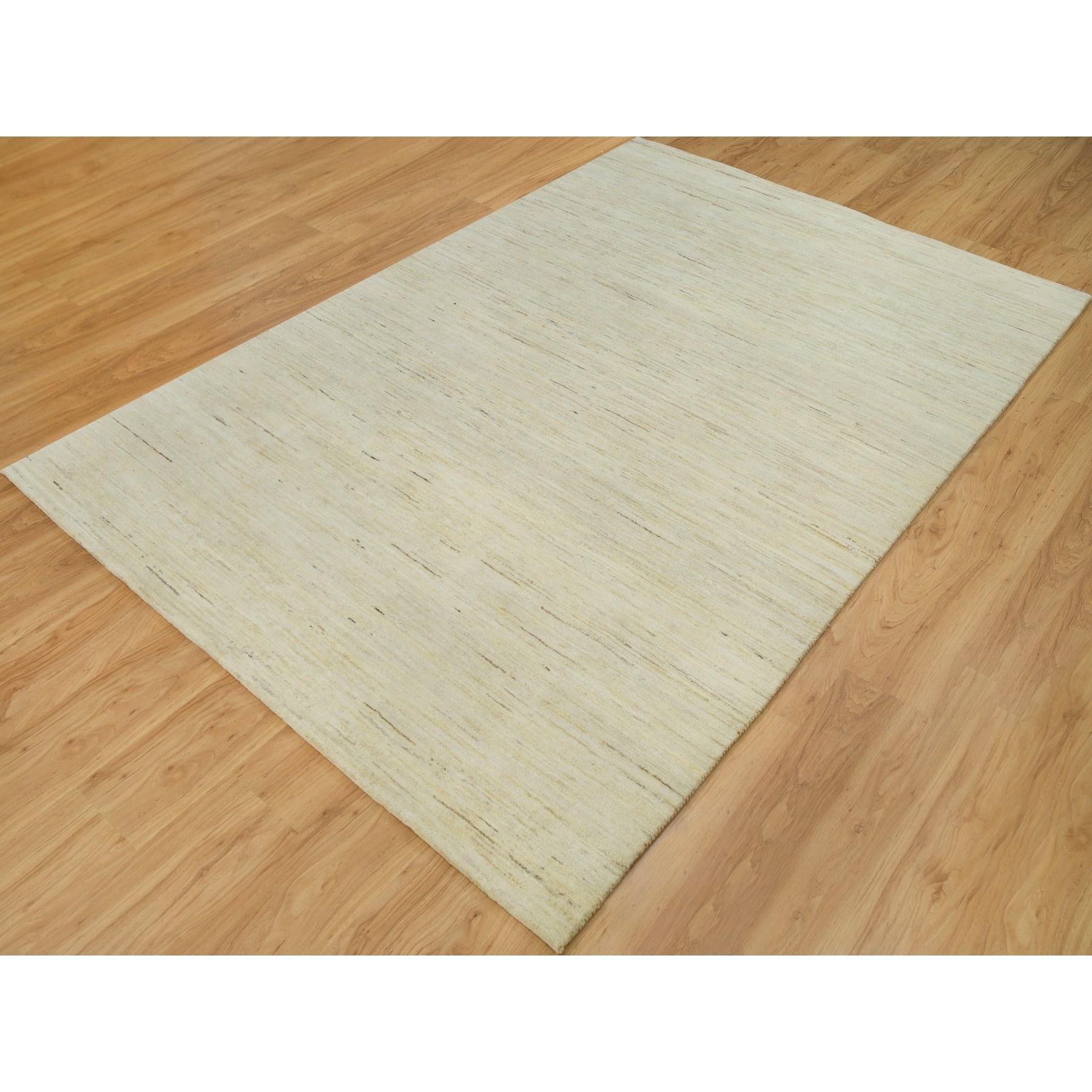 Moderno 6'x9' Tappeto antico in lana bianca annodato a mano Lori Buft Gabbeh Plain Design in vendita