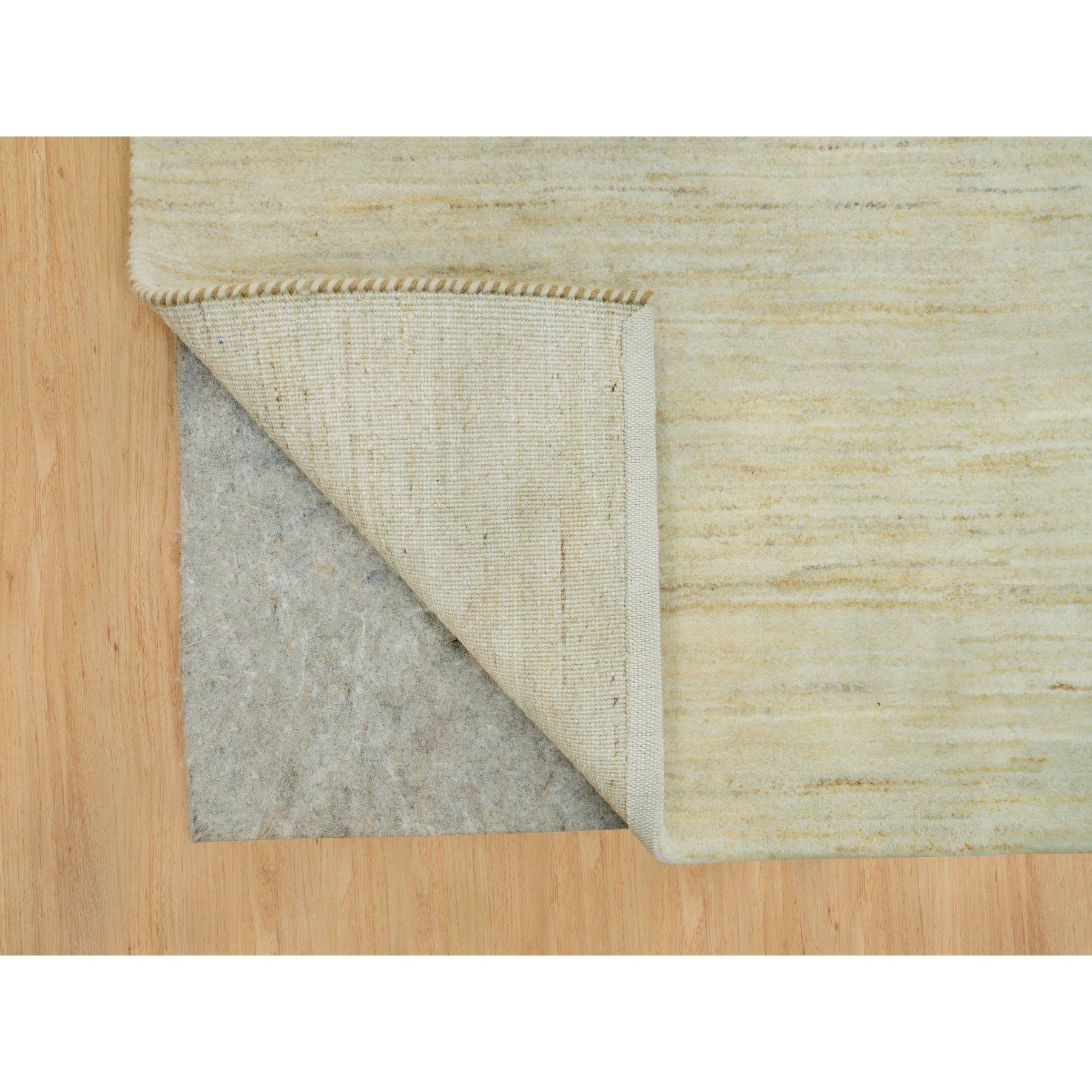 Indiano 6'x9' Tappeto antico in lana bianca annodato a mano Lori Buft Gabbeh Plain Design in vendita