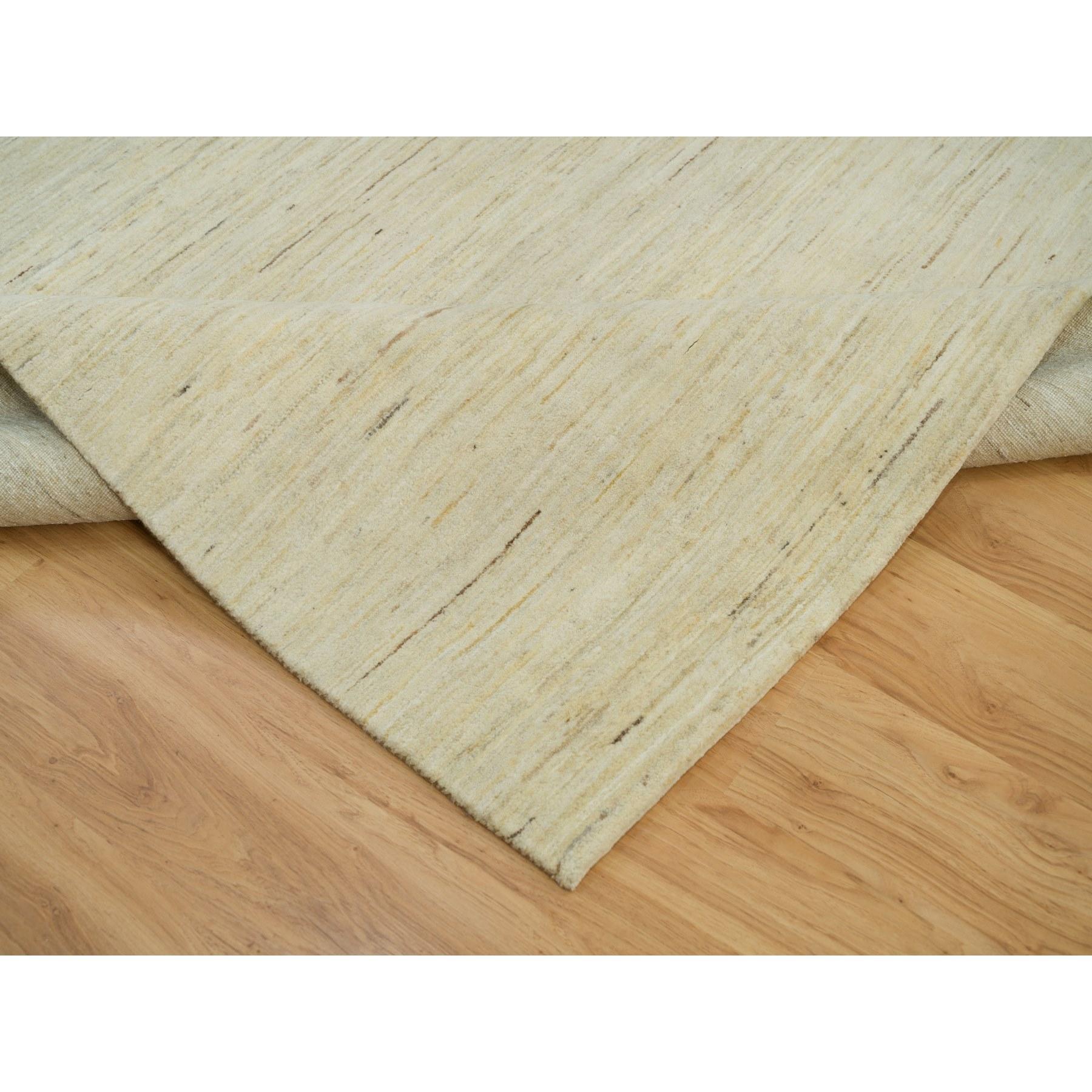 6'x9' Tappeto antico in lana bianca annodato a mano Lori Buft Gabbeh Plain Design In condizioni Nuovo in vendita a Carlstadt, NJ
