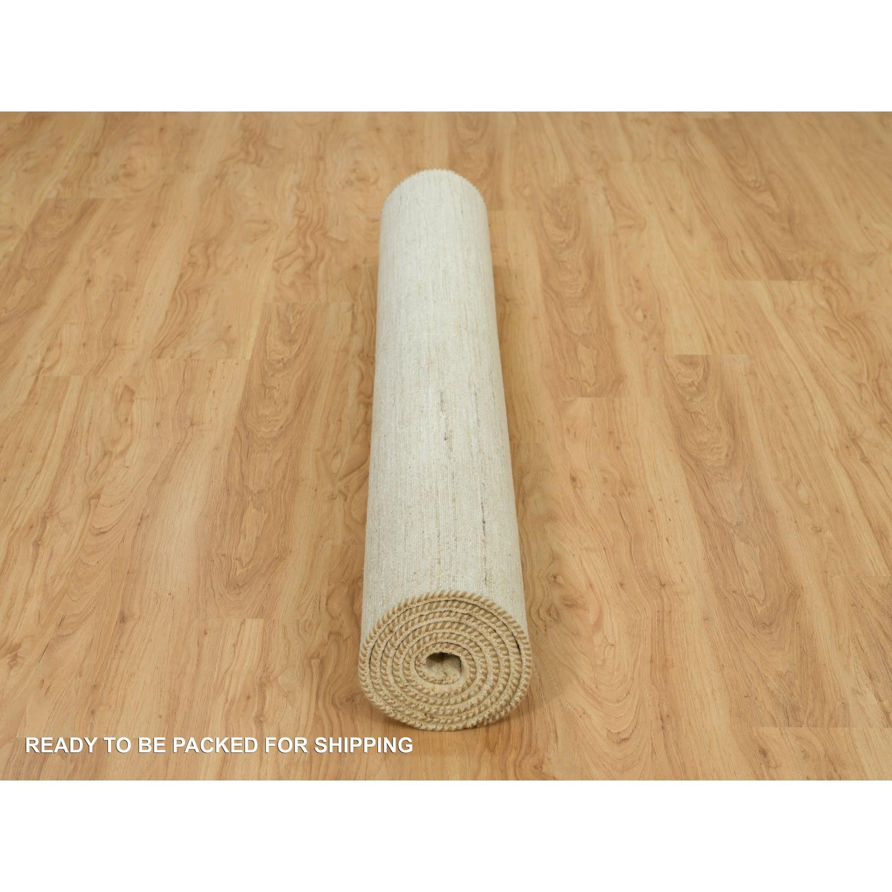 6'x9' Tappeto antico in lana bianca annodato a mano Lori Buft Gabbeh Plain Design in vendita 1