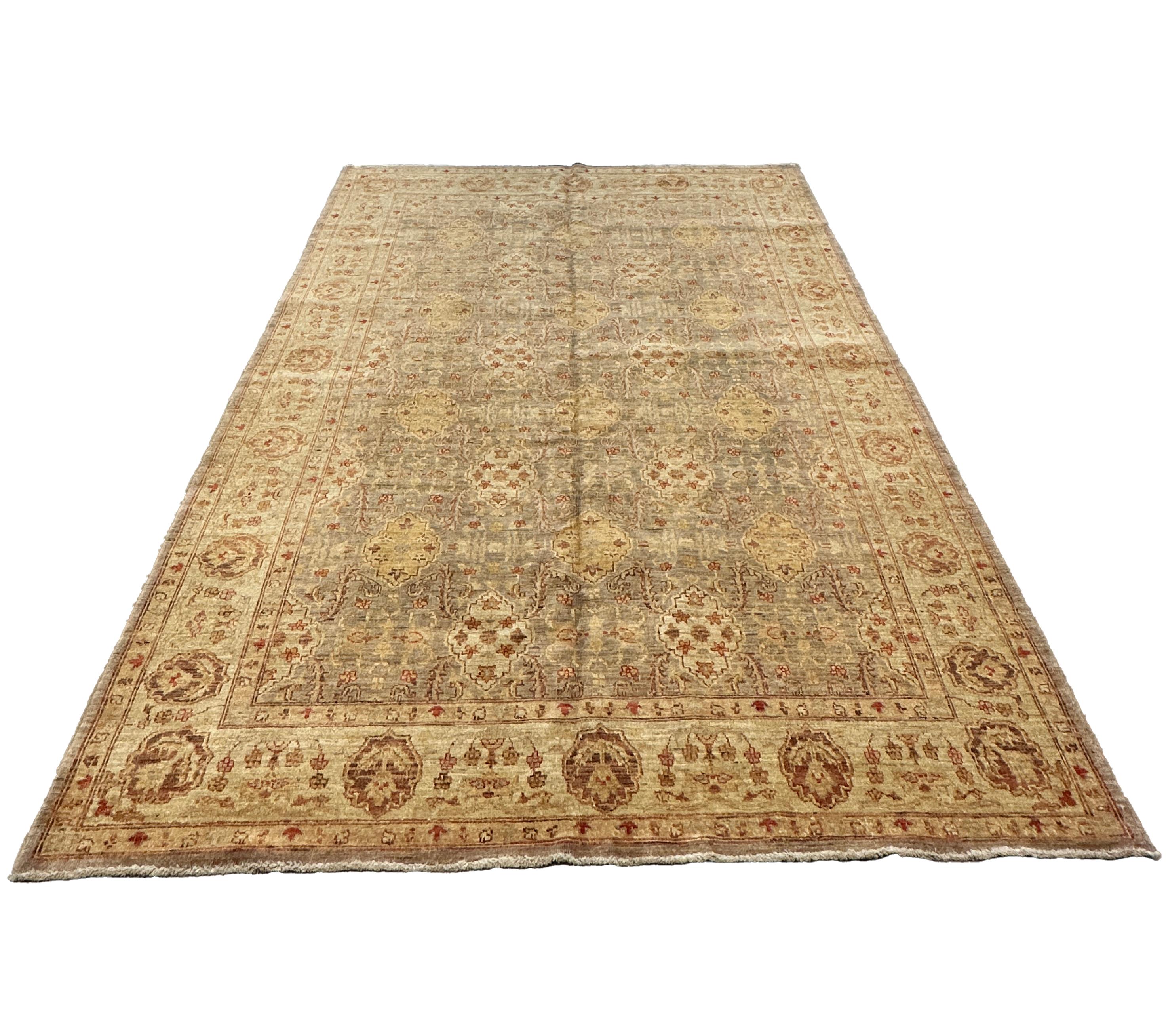6x9 Beige, Orange, and Brown Traditional Area Rug In New Condition For Sale In West Hollywood, CA