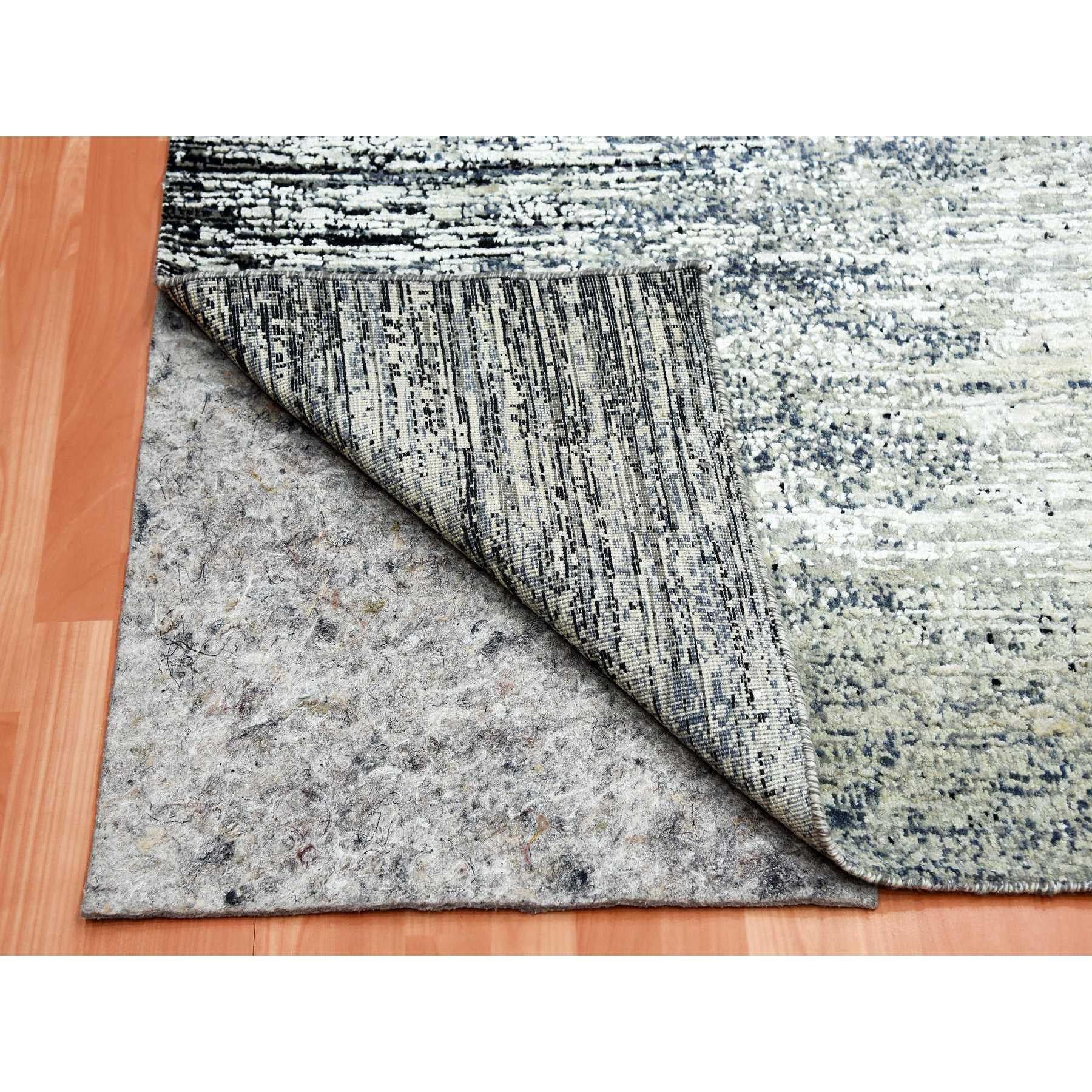Indiano Tappeto orientale 6'x9' nero, in lana e pura seta, annodato a mano, con design a striature in vendita