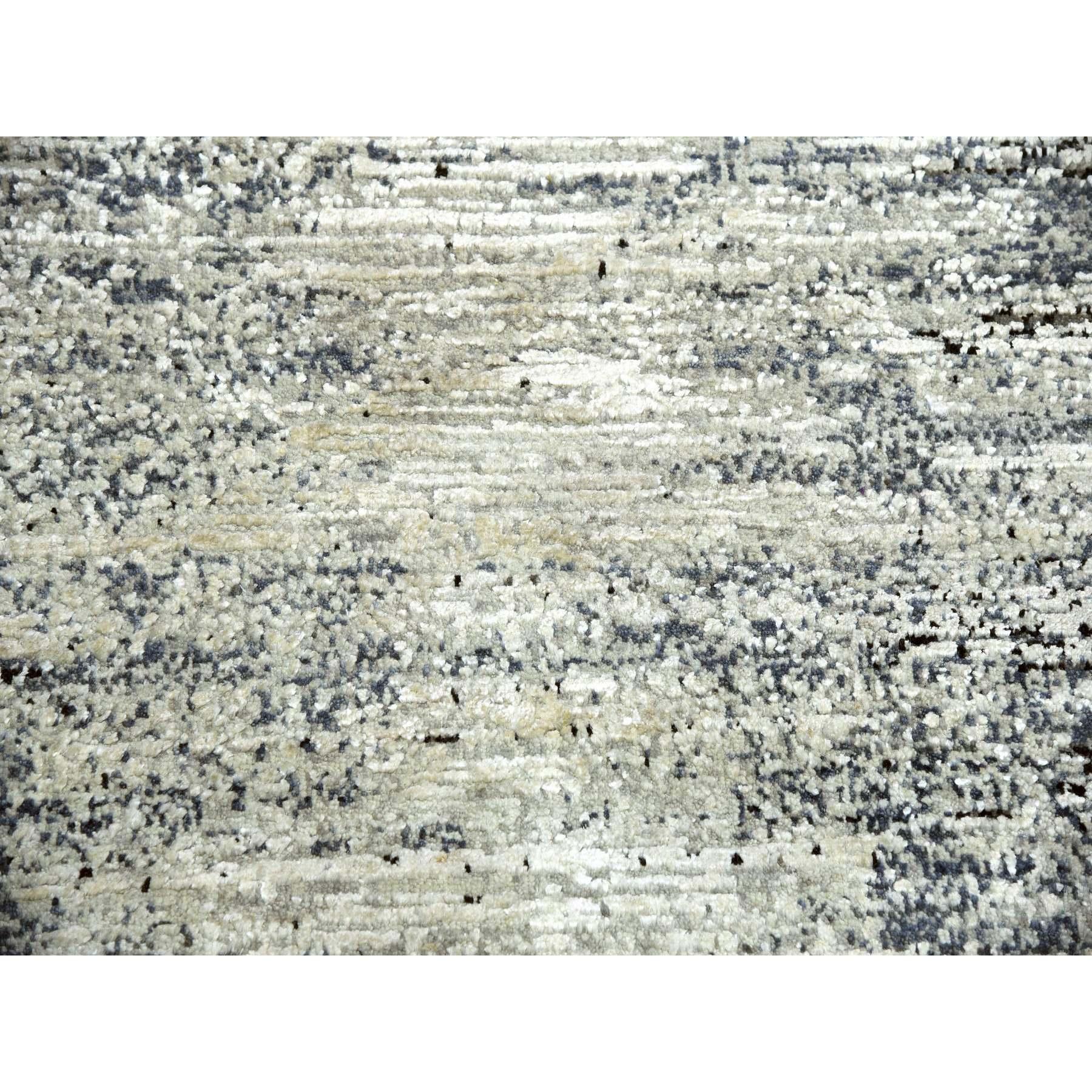 Lana Tappeto orientale 6'x9' nero, in lana e pura seta, annodato a mano, con design a striature in vendita