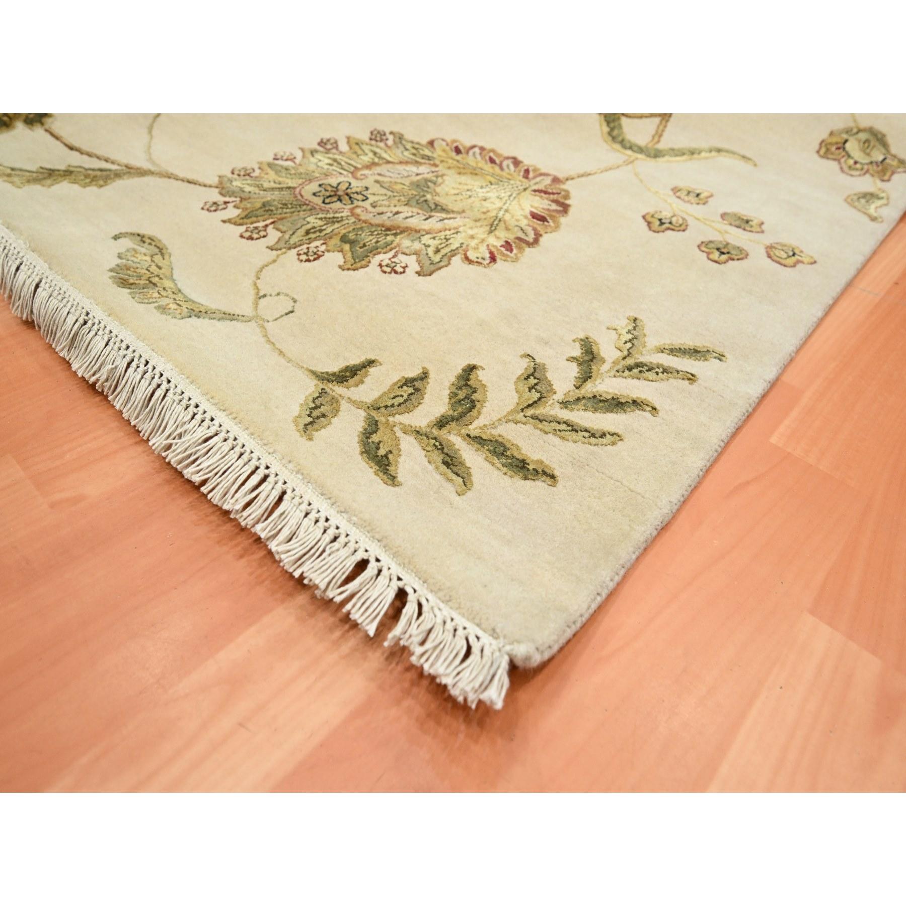 6'x9' Bone White Hand Knotted Botanical Design Wolle und Seide Orientteppich (21. Jahrhundert und zeitgenössisch) im Angebot
