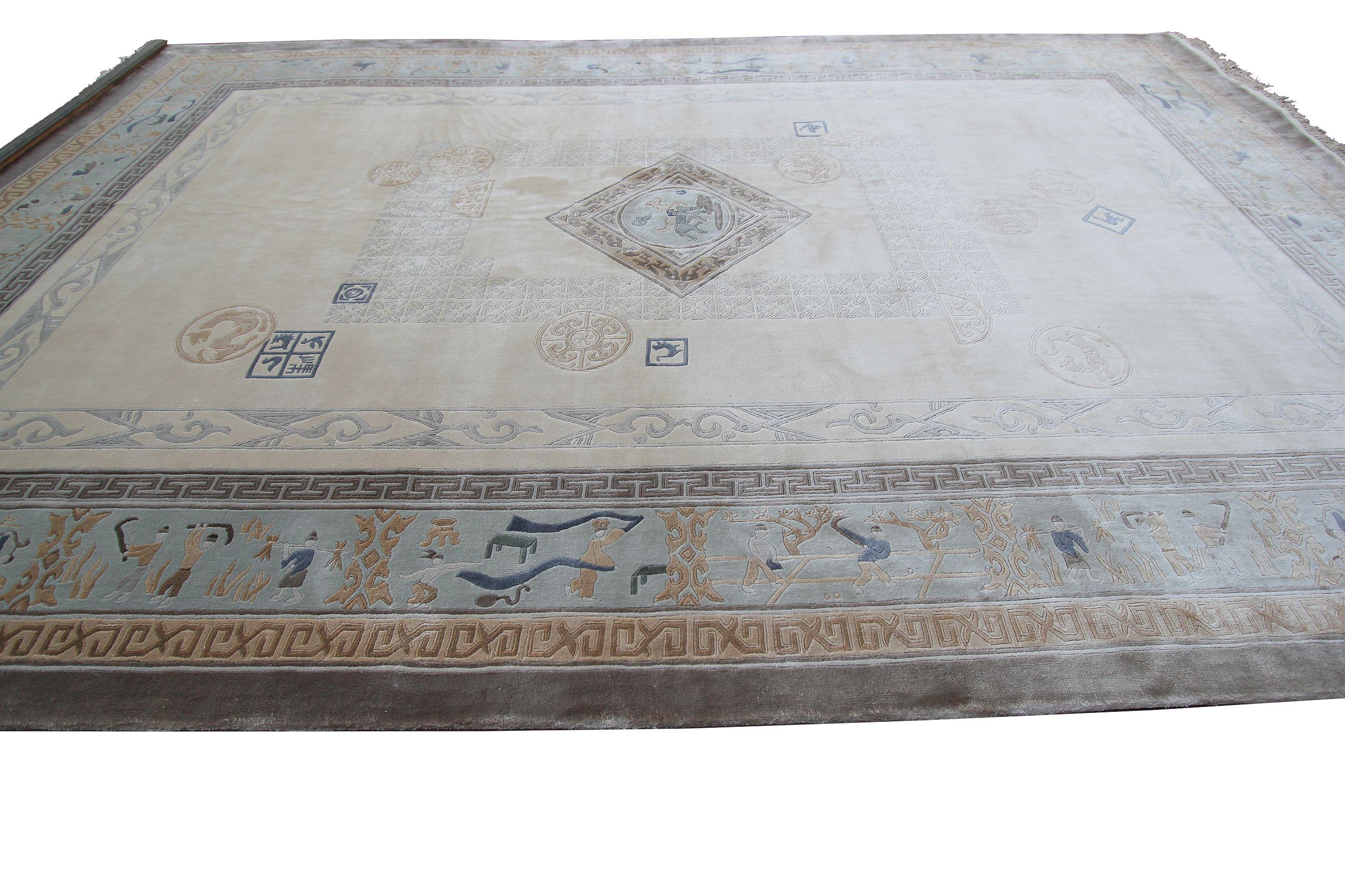 Chinese Rug Silk Chinese Rug Ivory Handmade Silk Chinese Rug, 1960 In Excellent Condition For Sale In New York, NY