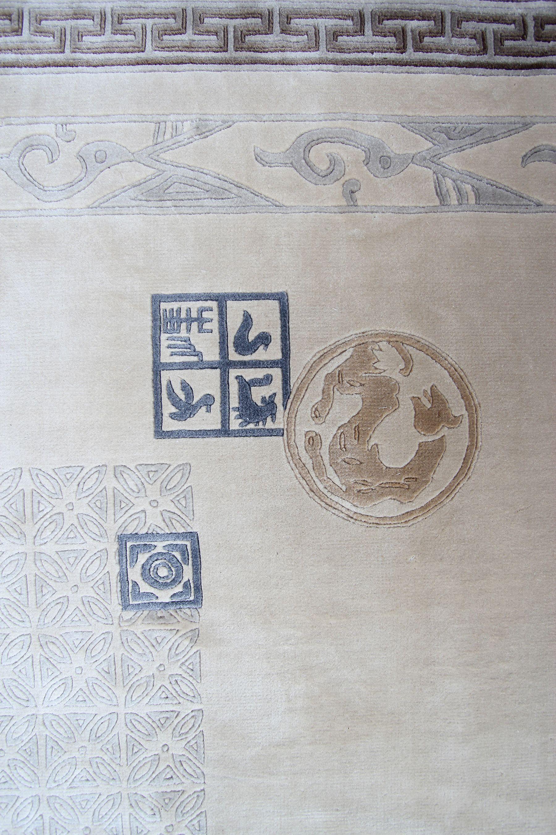 Chinesischer chinesischer Teppich aus Seide, elfenbeinfarbener handgefertigter chinesischer Teppich aus Seide, 1960 (Mitte des 20. Jahrhunderts) im Angebot
