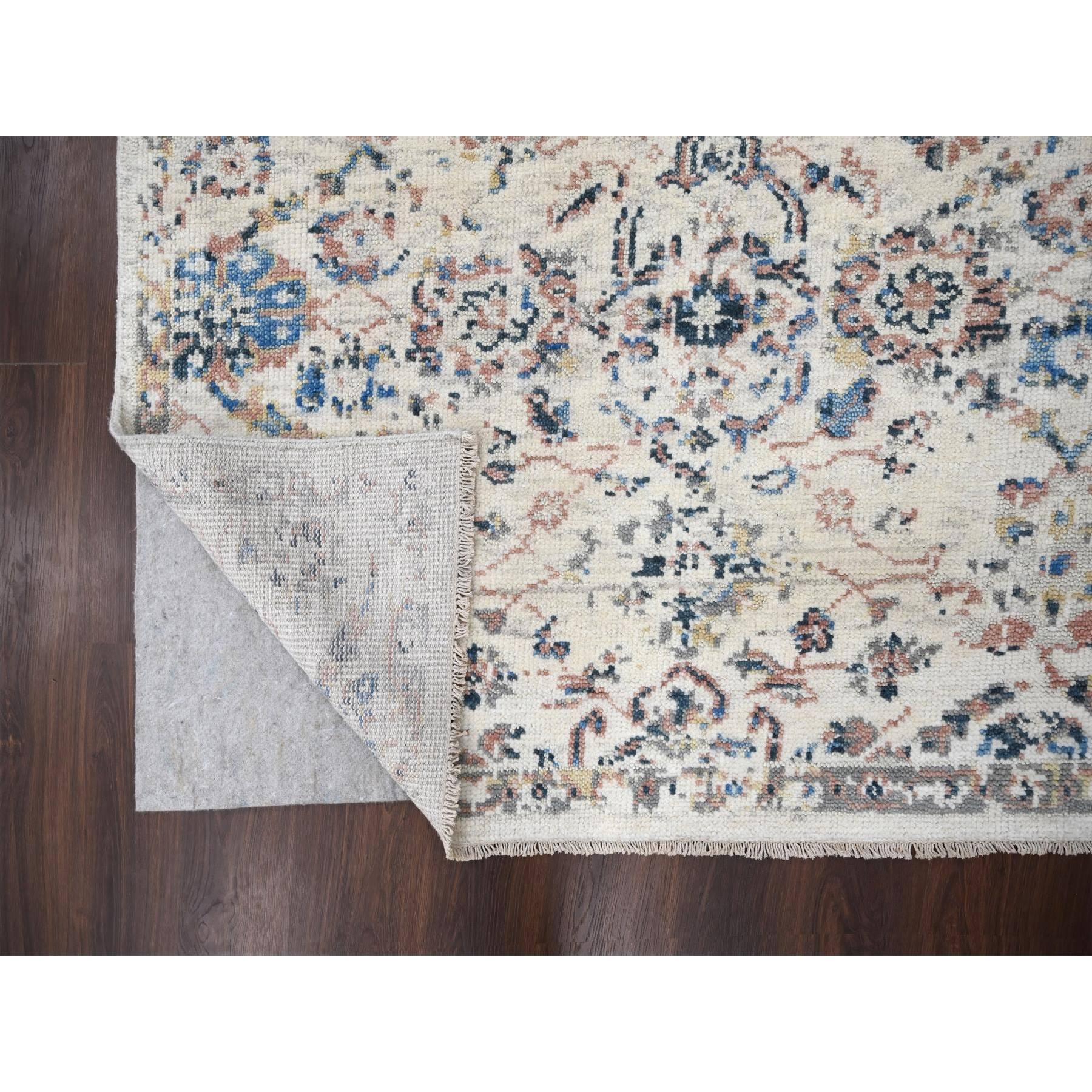 Indien 6'x9' Tapis d'Orient Oushak à poils souples en laine nouée à la main, Cream Mahal Design en vente