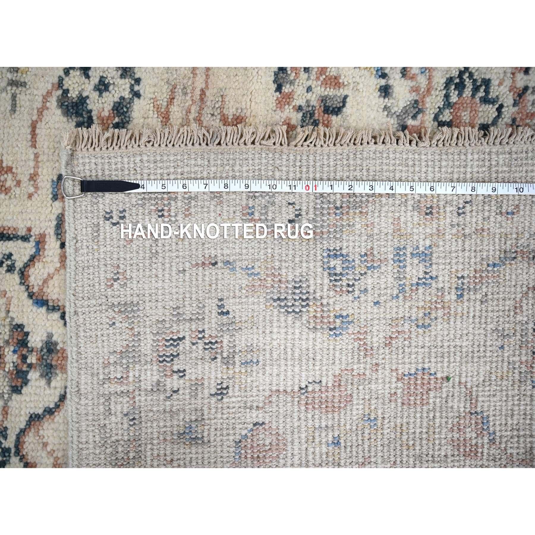 6'x9' Tapis d'Orient Oushak à poils souples en laine nouée à la main, Cream Mahal Design en vente 1