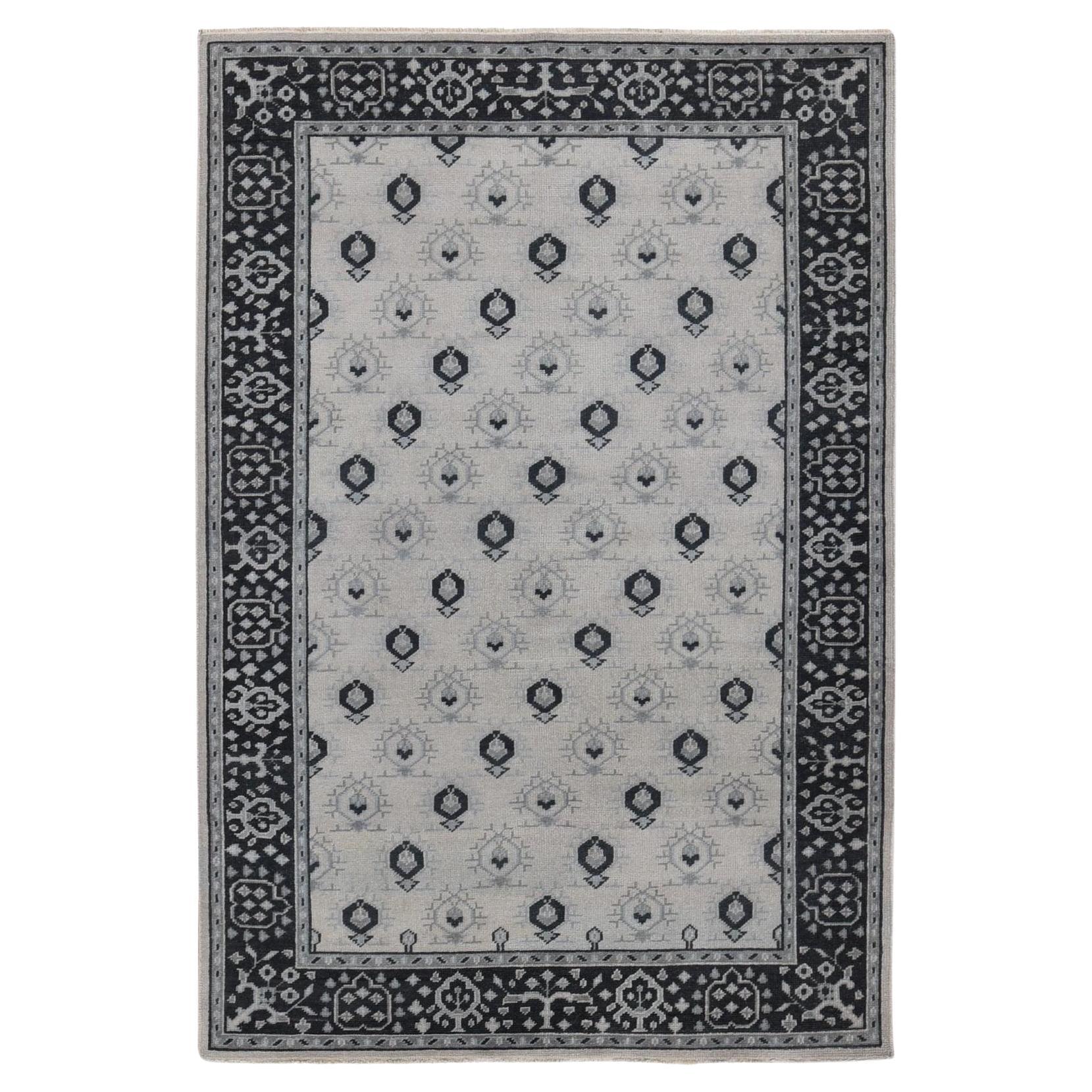 6'x9' Cream Small Intricate Repetitive Design Pure Wool Hand Knotted Rug
