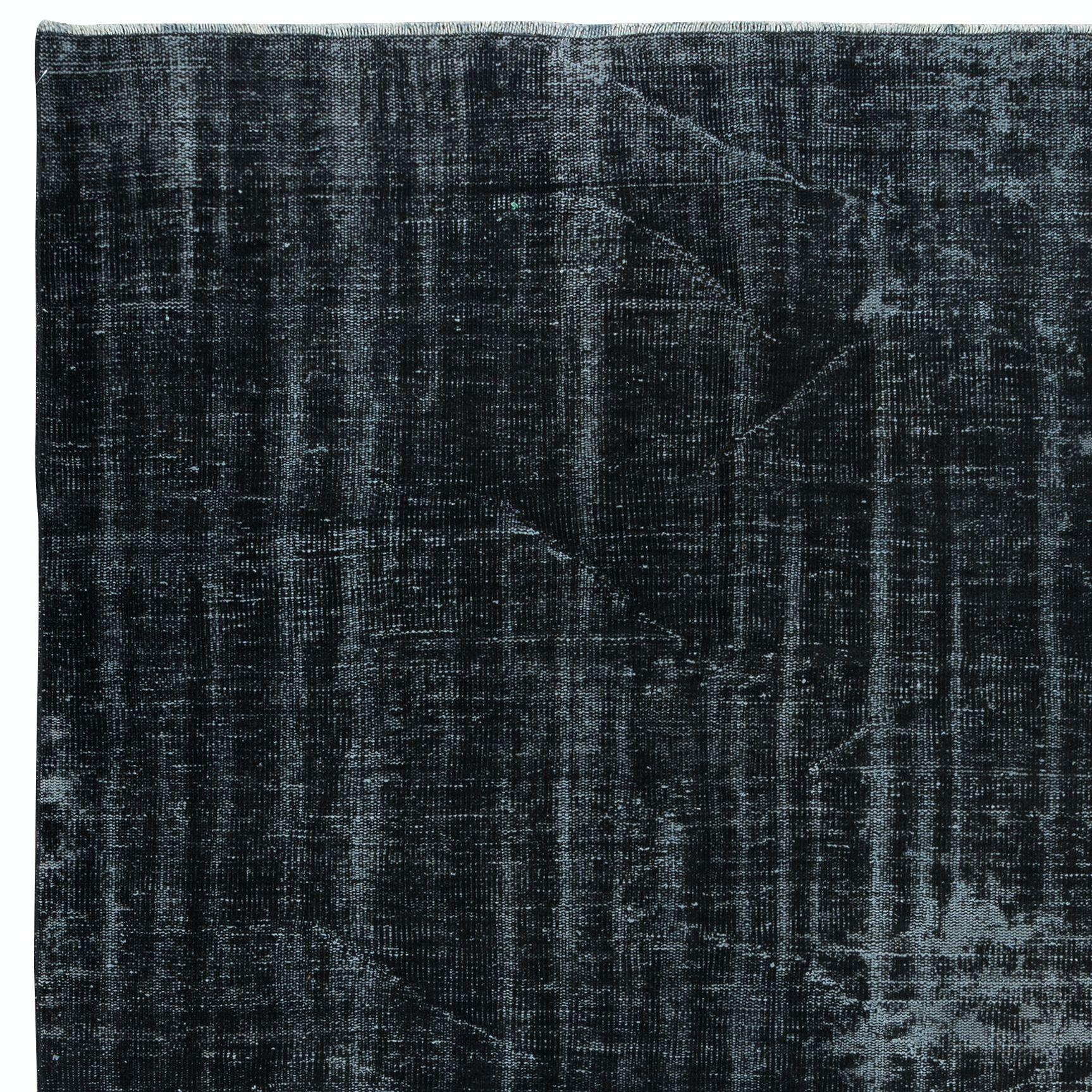 Hand-Woven 6x9 Ft Abstract Distressed Black Modern Wool Area Rug, Hand-Knotted in Turkey For Sale