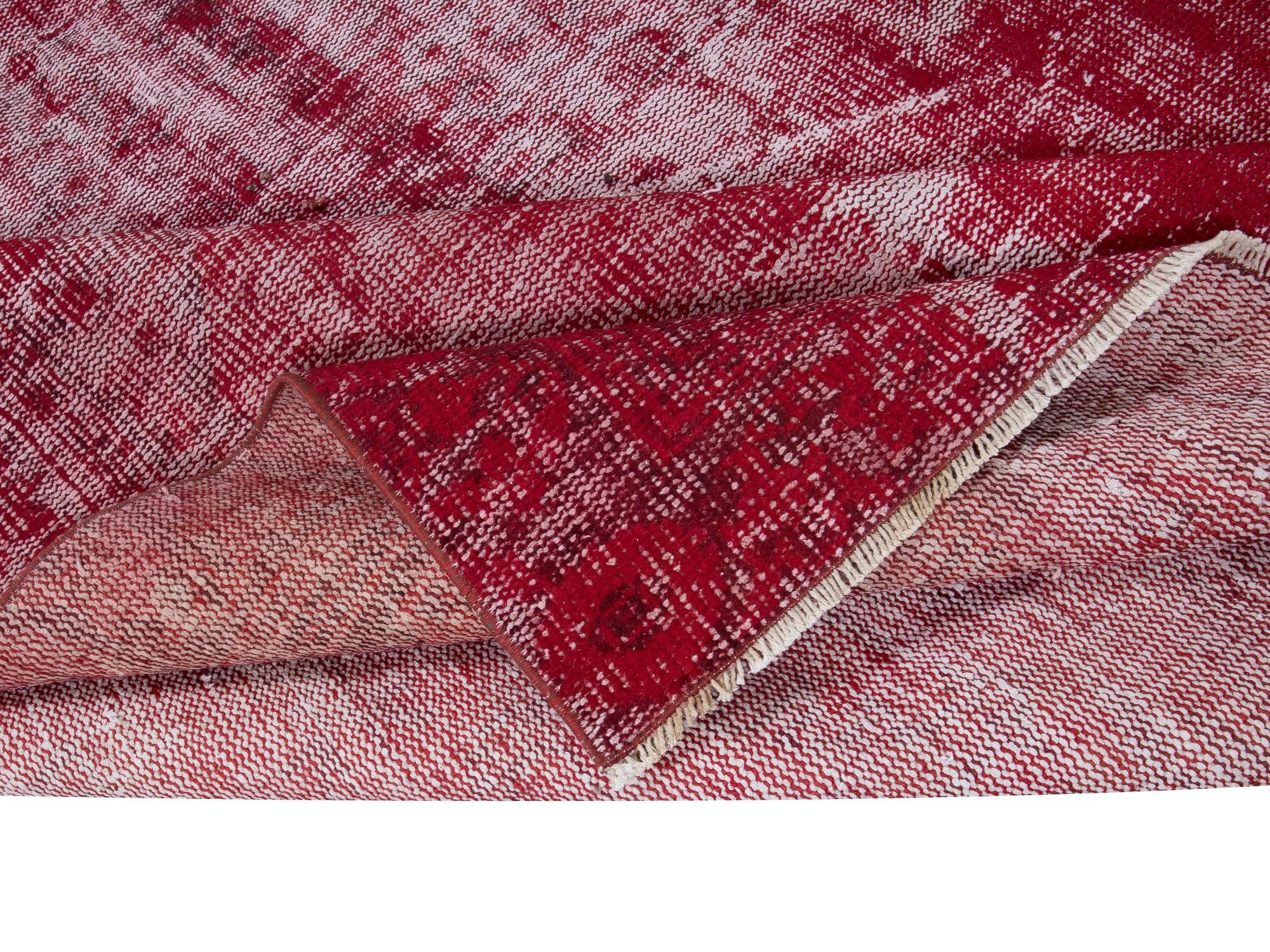 Moderne 6x9 Ft Distressed Vintage Handmade Rug, Modernity Red Turkish Shabby Chic Carpet (tapis turc moderne et chic) en vente