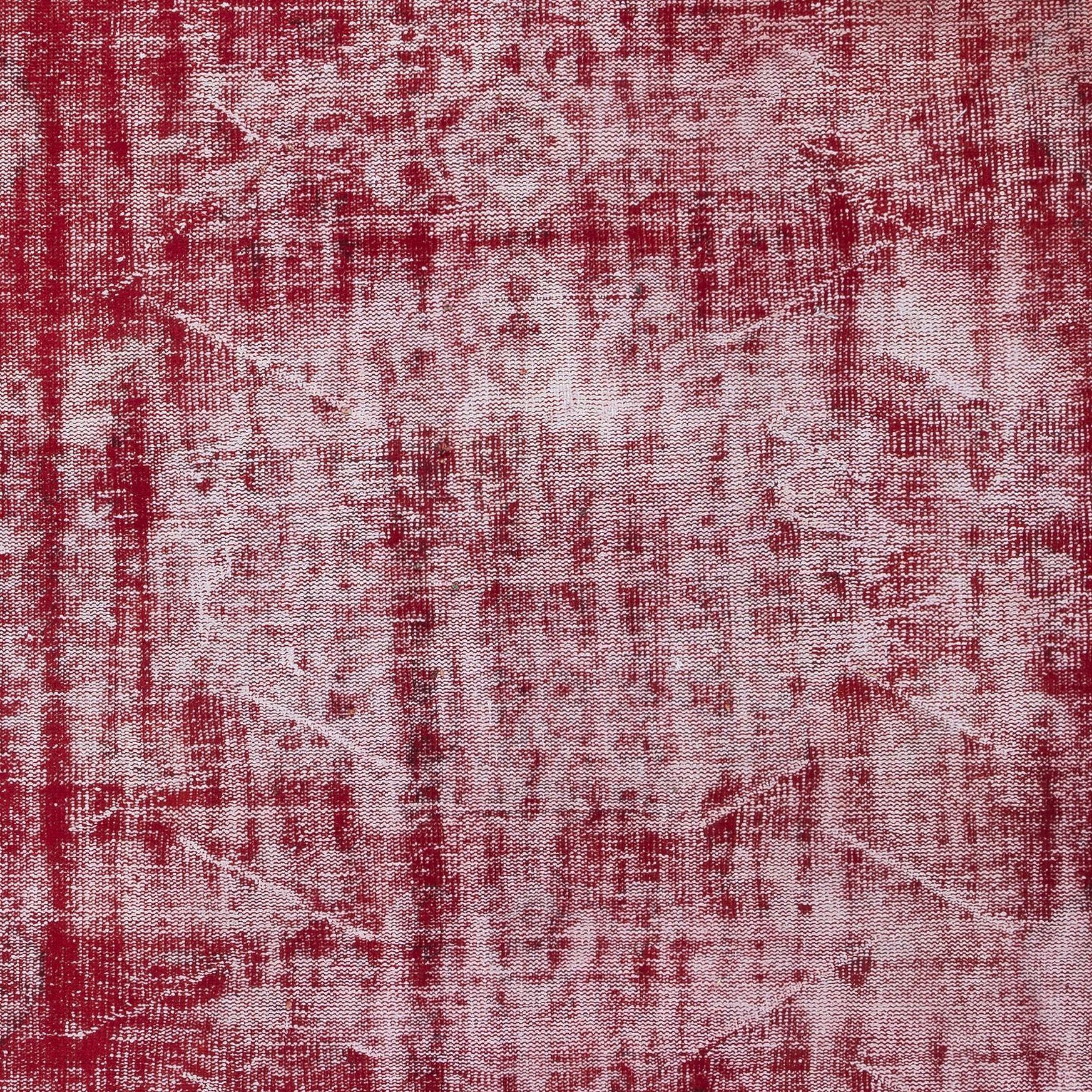 Tissé à la main 6x9 Ft Distressed Vintage Handmade Rug, Modernity Red Turkish Shabby Chic Carpet (tapis turc moderne et chic) en vente
