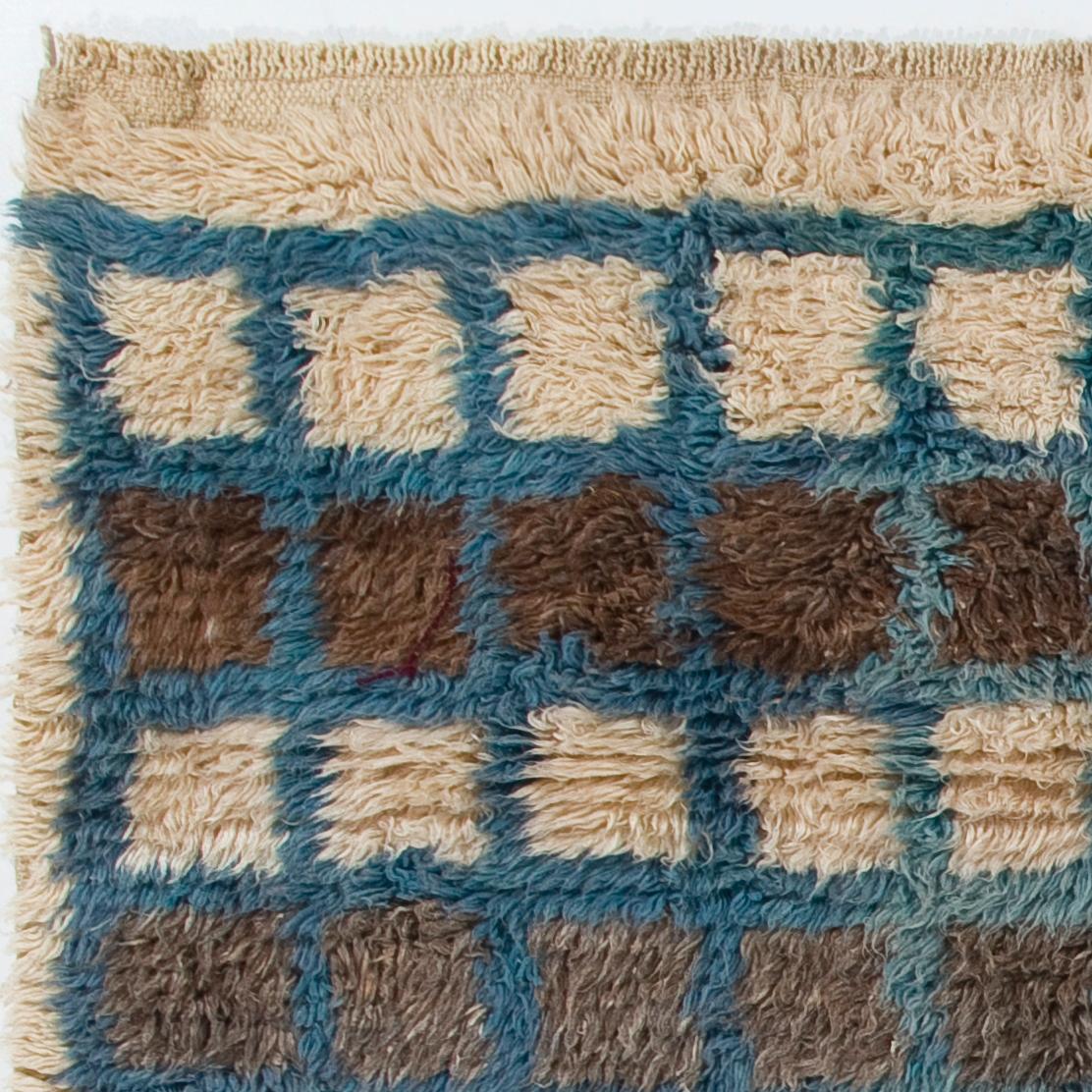 Elevate your living space with the exquisite charm of this new modern hand-knotted Moroccan berber beni ourain rug, crafted with precision and care from 100% wool. Combining the allure of Moroccan design with contemporary sensibilities, this rug is
