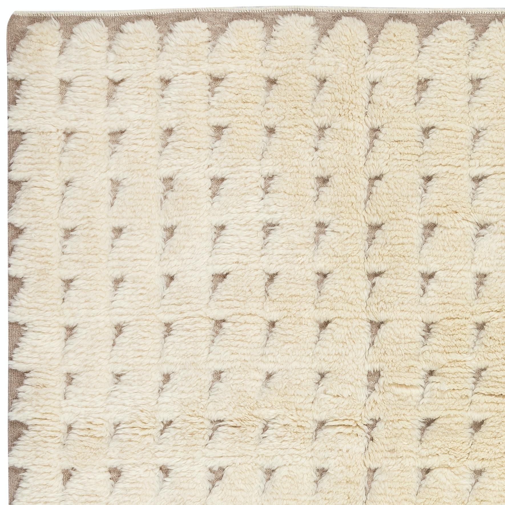 6x9 Fuß handgefertigter Tulu-Teppich aus natürlicher, ungefärbter Wolle. Moderner handgeknüpfter Teppich im Angebot 1