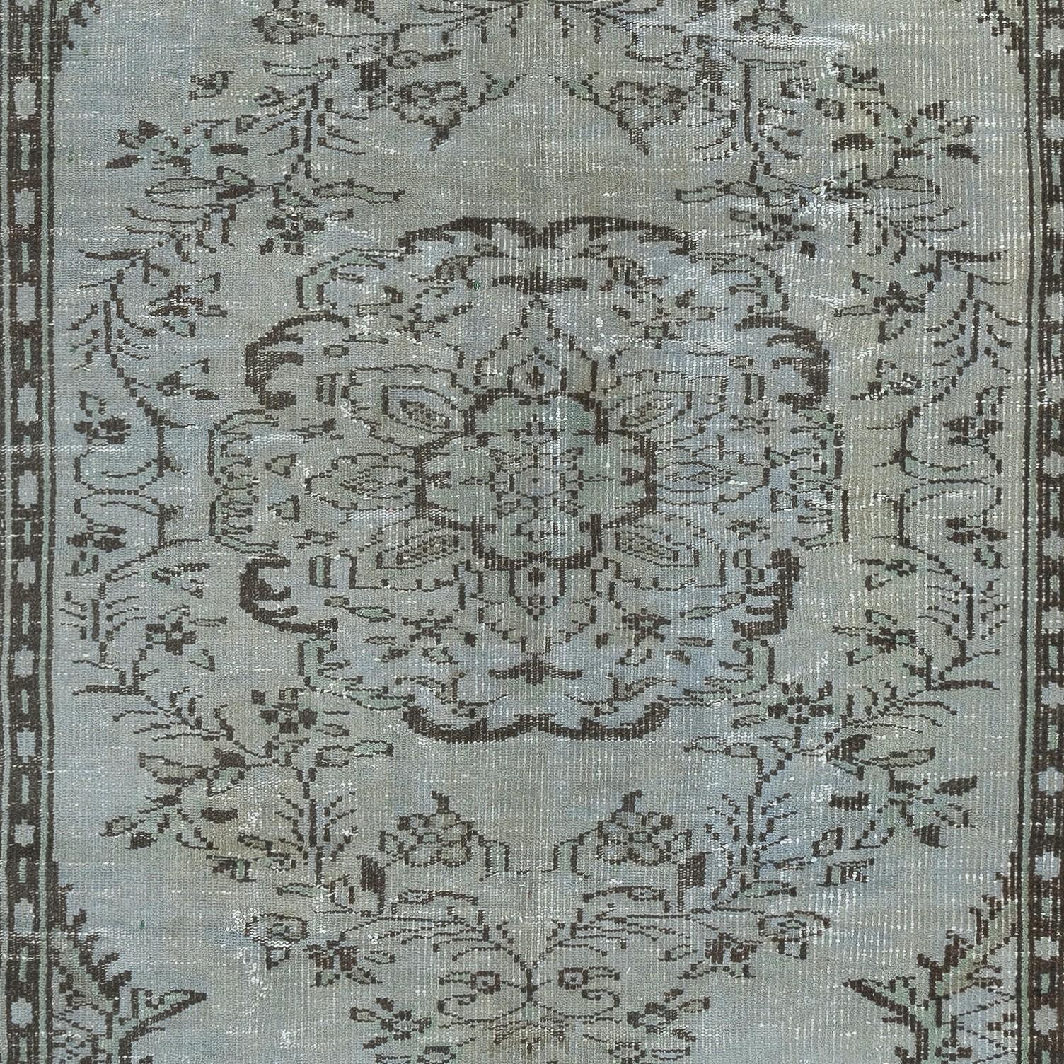 Annodato a mano Tappeto di lana turca fatto a mano 6x9 Ft in colore blu chiaro per interni moderni in vendita