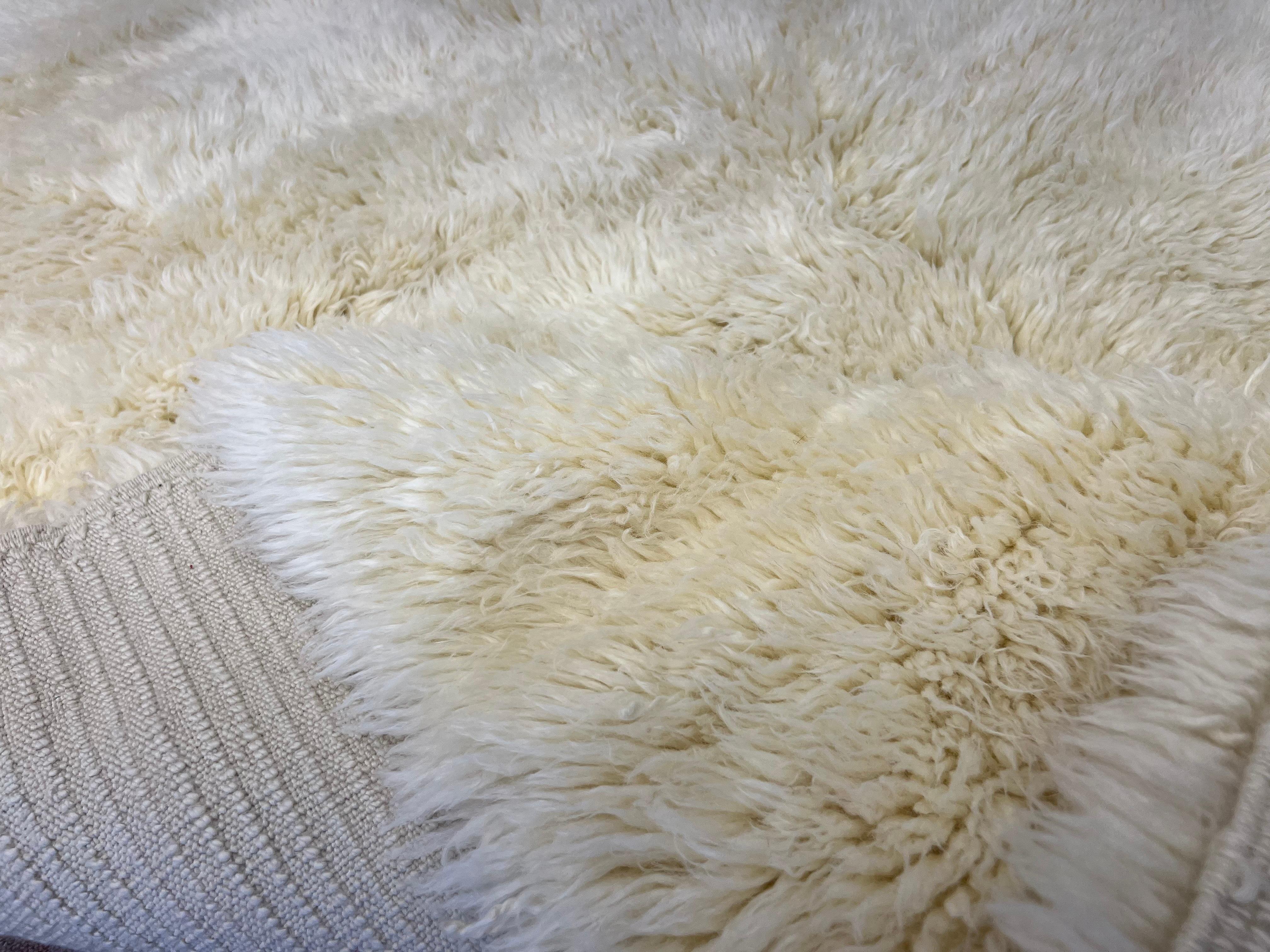 6x9 Fuß Minimalistischer handgeknüpfter türkischer Tulu-Teppich, 100% natürliche, unbefärbte, beige Wolle (Türkisch) im Angebot