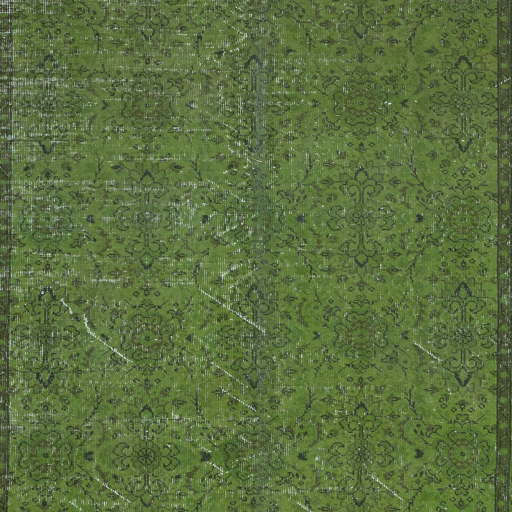 6x9 Ft Modern Green Rug, Flower Design Handmade Carpet, Woolen Floor Covering In Good Condition For Sale In Philadelphia, PA