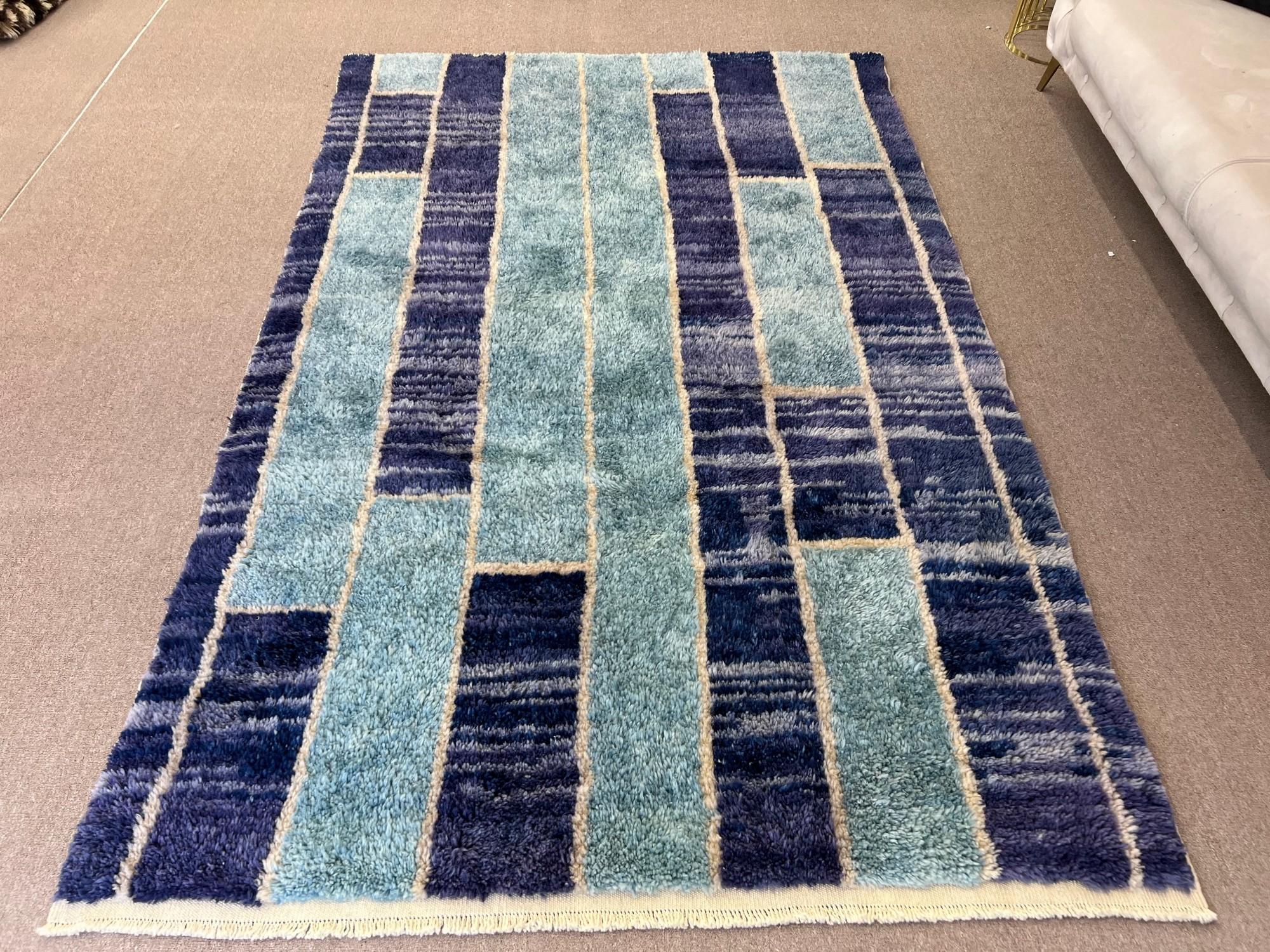 Turkish 6x9 Ft Modern Hand knotted Tulu Rug in Blue, 100% Wool, Custom Options Available For Sale