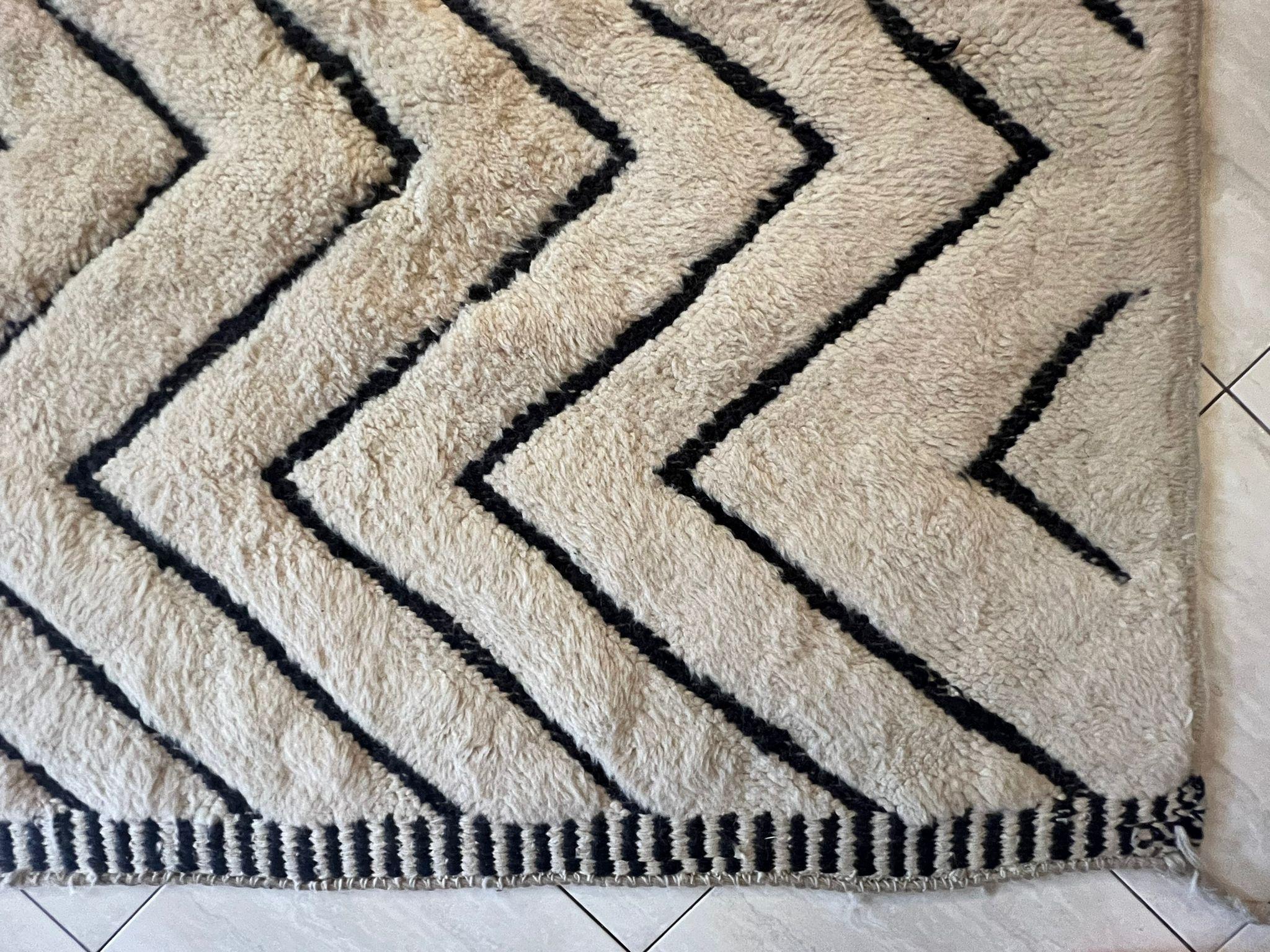 Turkish 6x9 ft Modern Handmade Moroccan Wool Tulu Rug in Beige, Custom Options Available For Sale