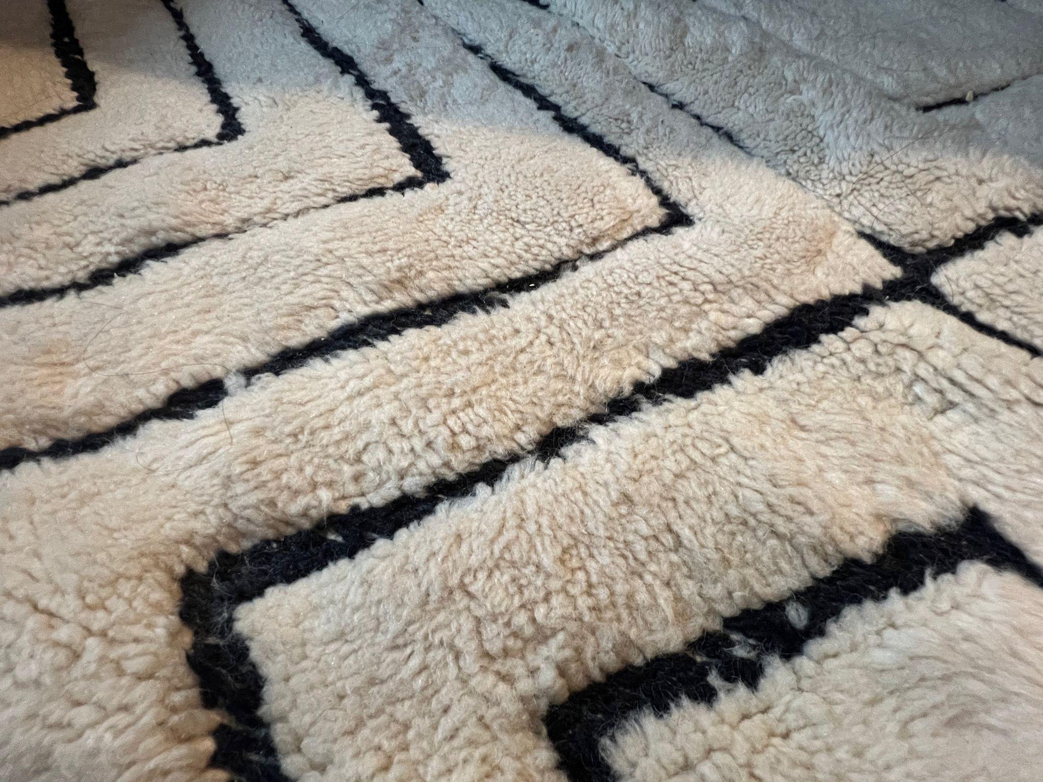 6x9 ft Modern Handmade Moroccan Wool Tulu Rug in Beige, Custom Options Available In New Condition For Sale In Spring Valley, NY