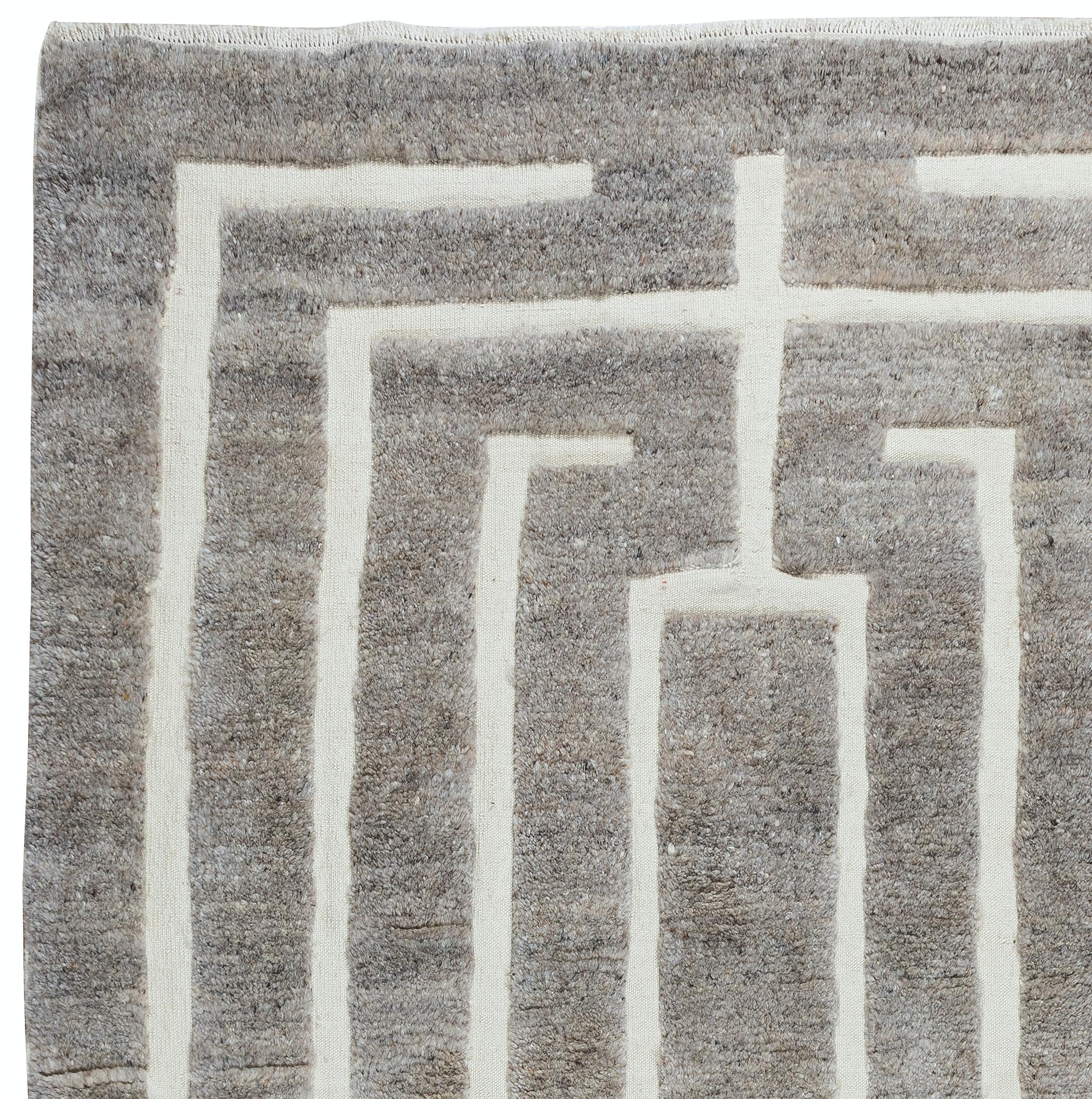 6x9 Fuß Moderner handgefertigter Tulu-Teppich in Grau, 100 % Wolle, auf Bestellung gefertigt, anpassbar im Zustand „Neu“ im Angebot in Spring Valley, NY