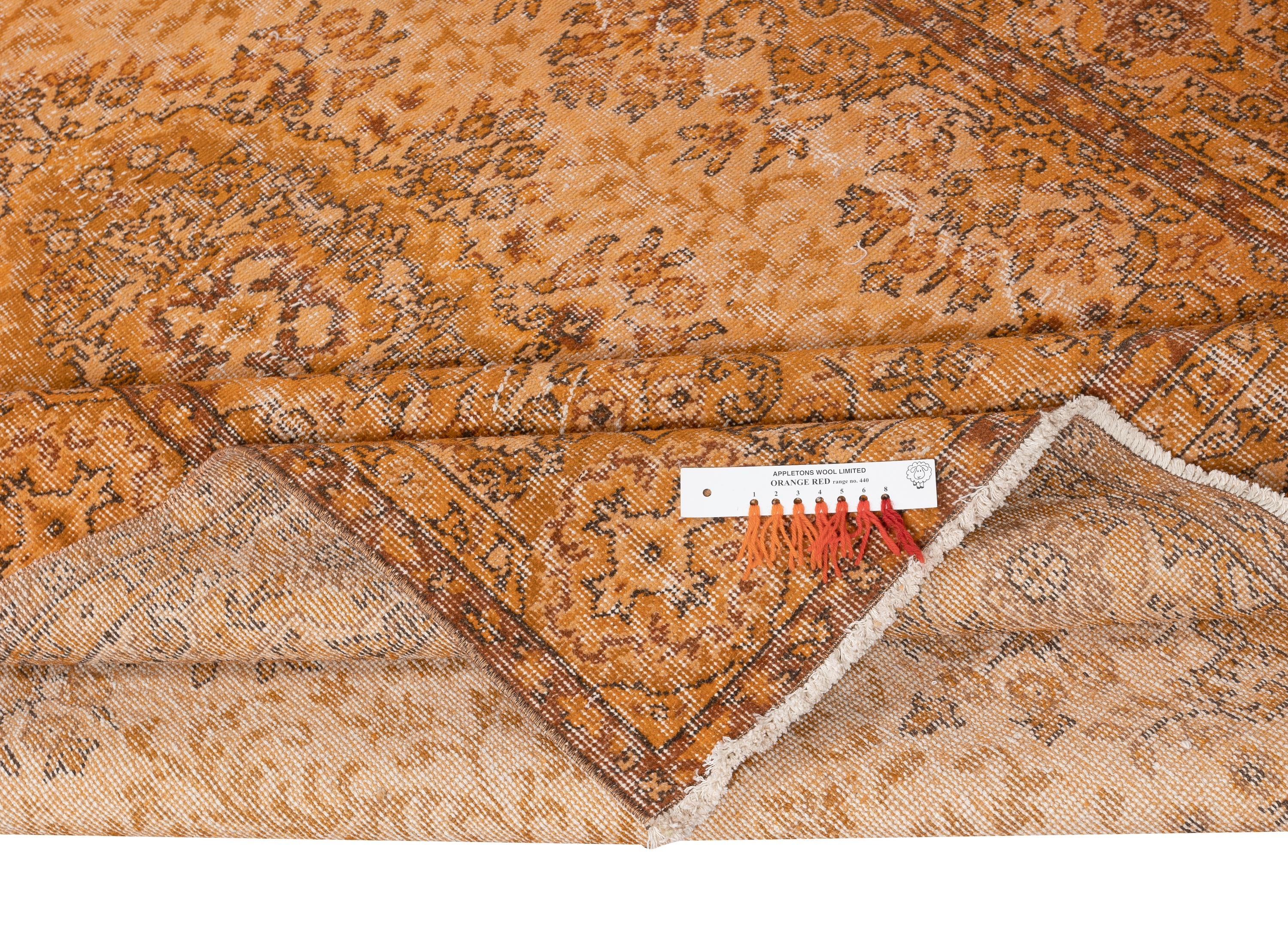 Moderno Tappeto vintage per l'area turca fatto a mano 6x9 Ft tinto di arancione per interni moderni in vendita