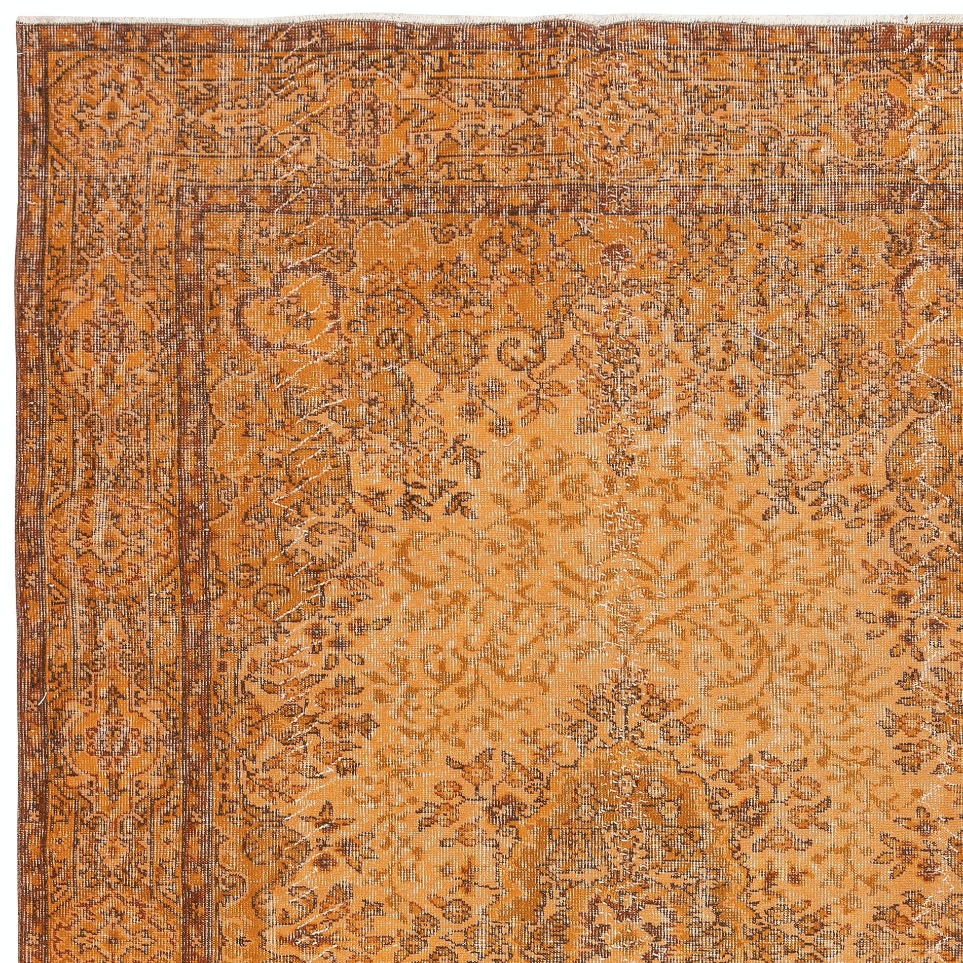 Annodato a mano Tappeto vintage per l'area turca fatto a mano 6x9 Ft tinto di arancione per interni moderni in vendita