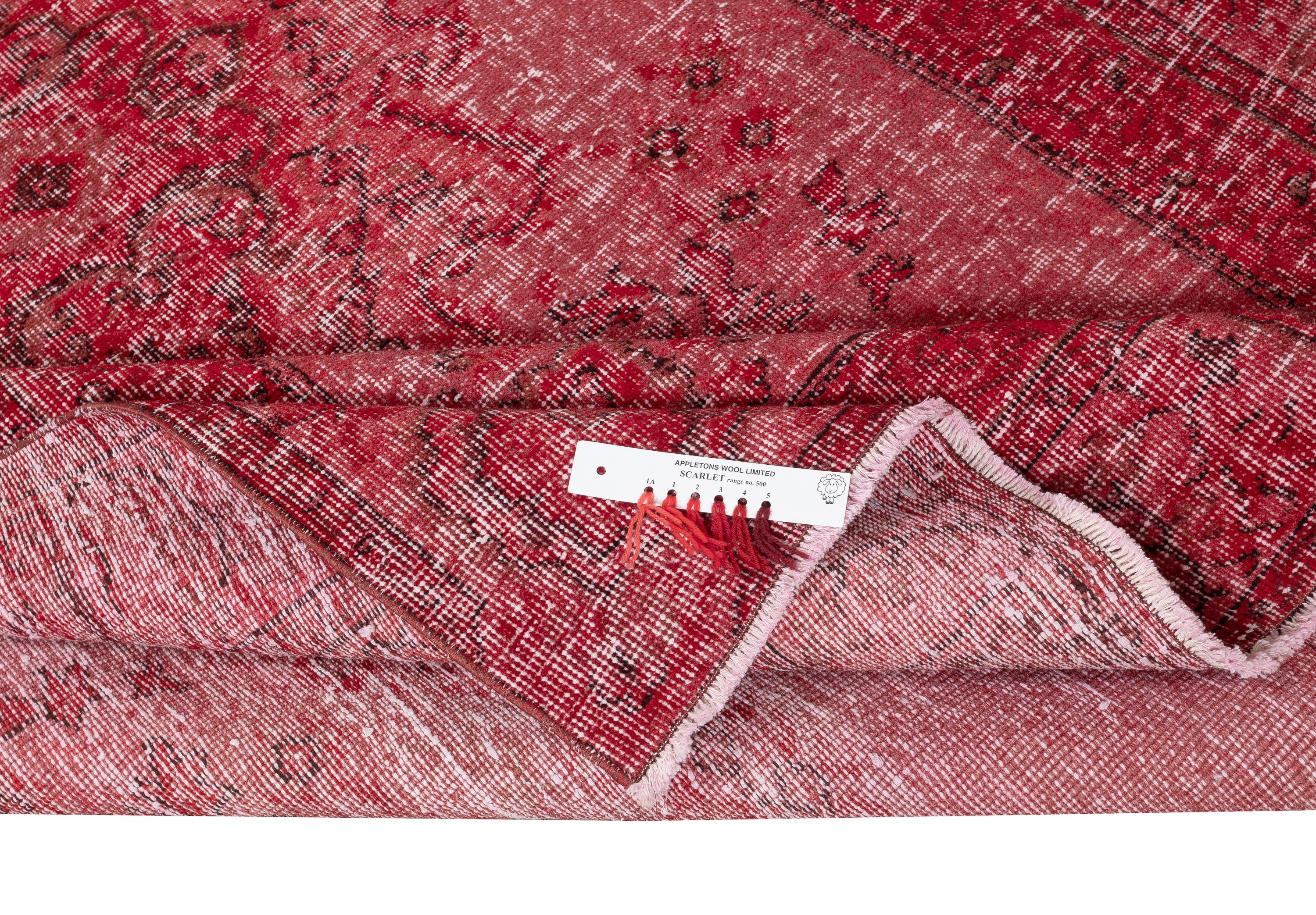 6x9 Ft Vintage Handmade Türkische Wolle Bereich Teppich Redyed in Rot für moderne Interieurs (Moderne) im Angebot